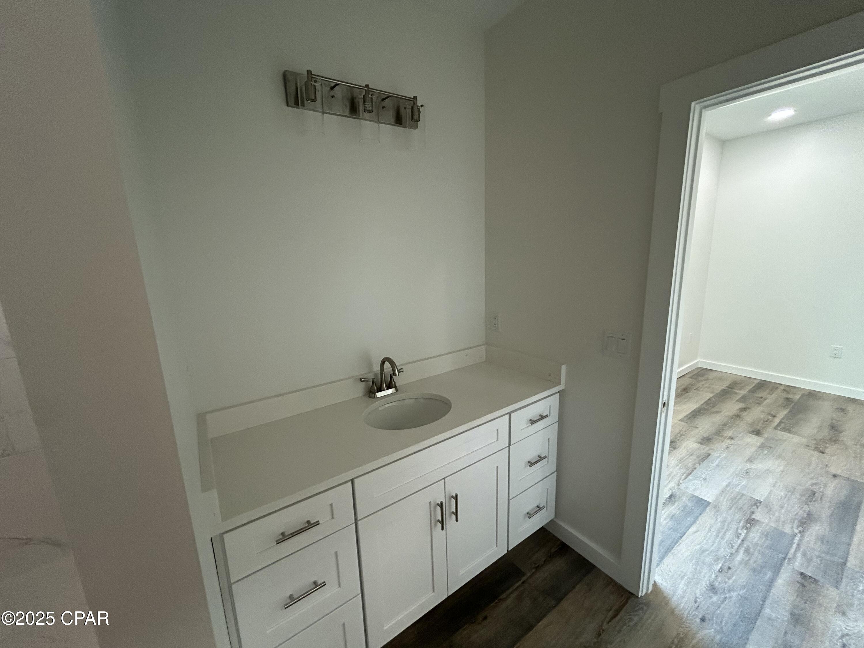 Listing photo id 19 for 5114 Debi Road