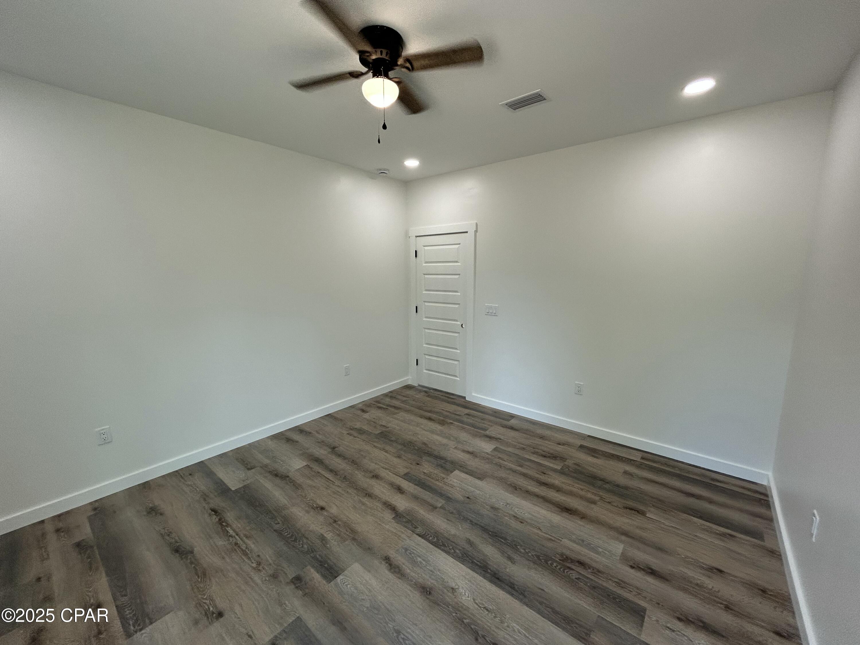 Listing photo id 20 for 5114 Debi Road
