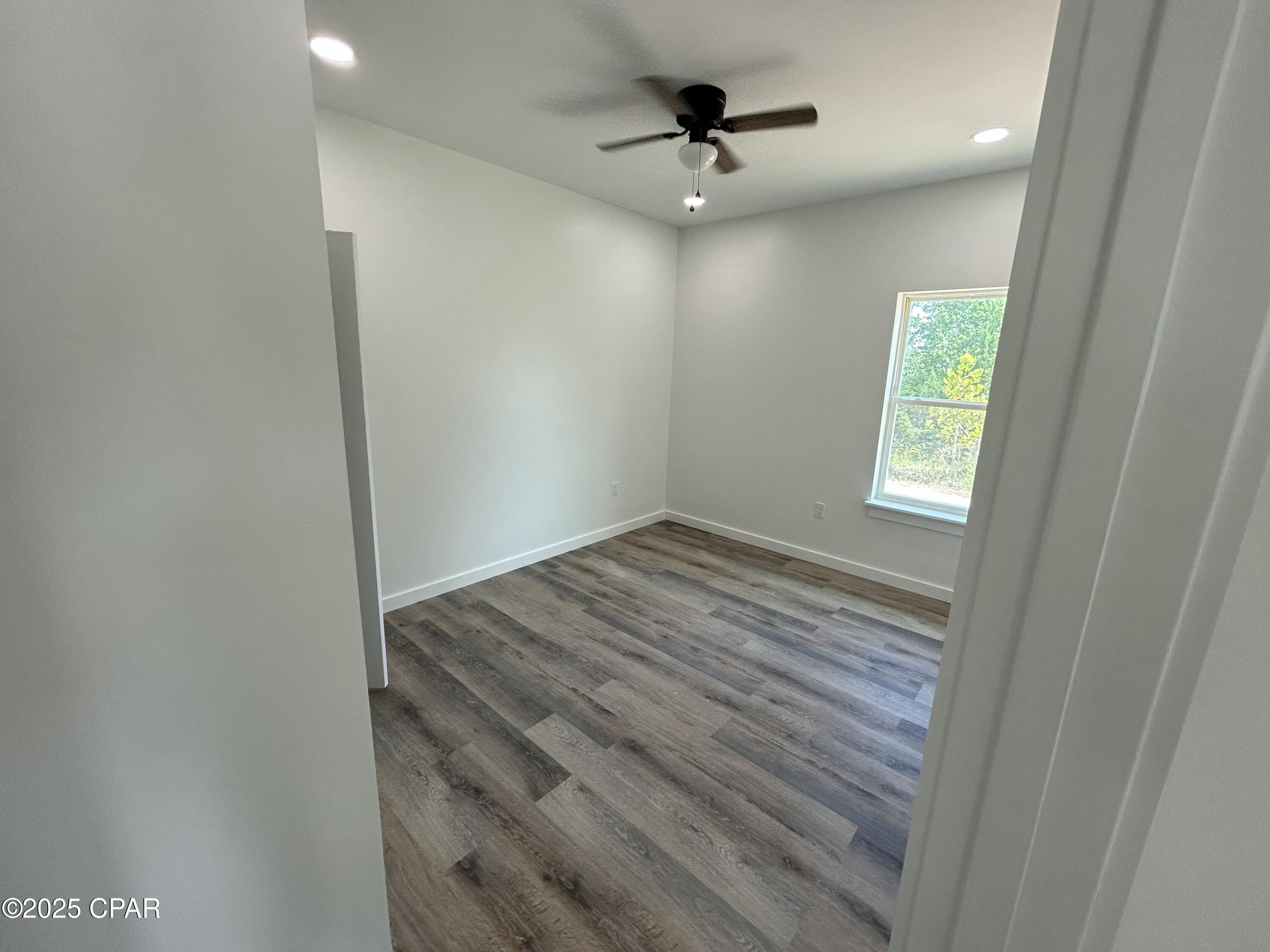 Listing photo id 21 for 5114 Debi Road