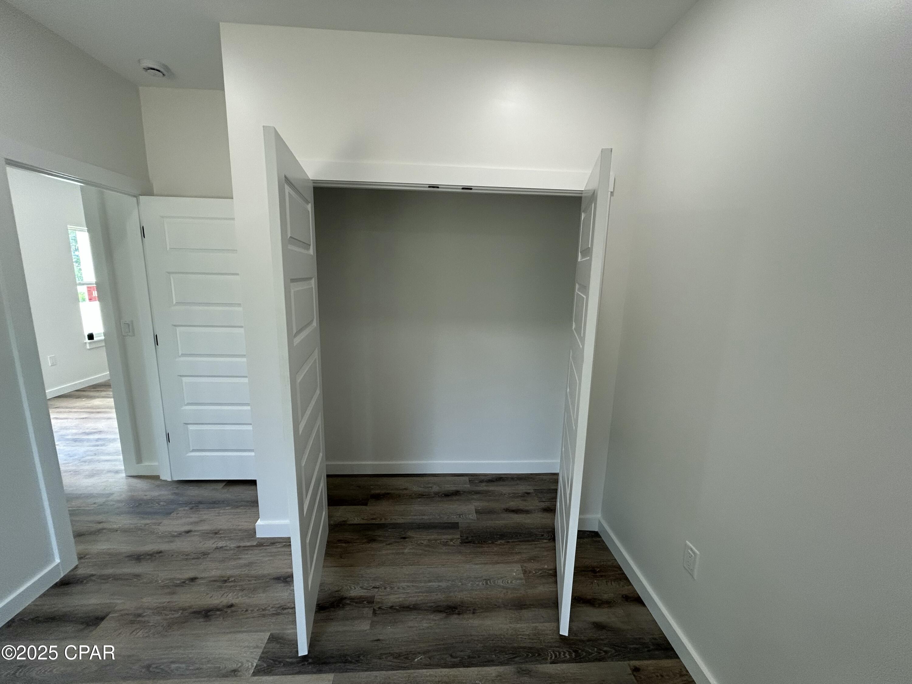 Listing photo id 22 for 5114 Debi Road