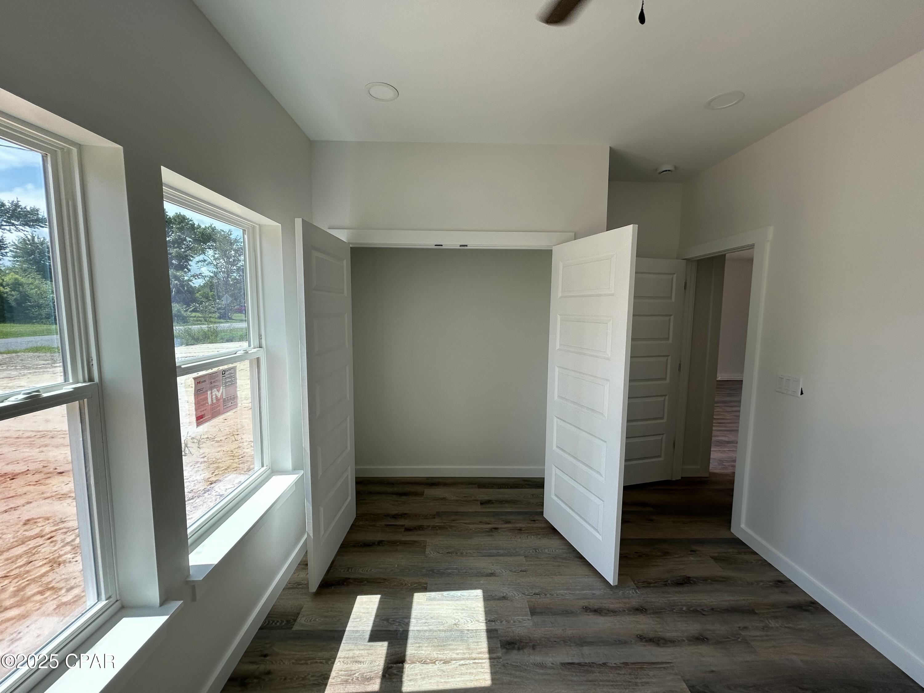 Listing photo id 27 for 5114 Debi Road