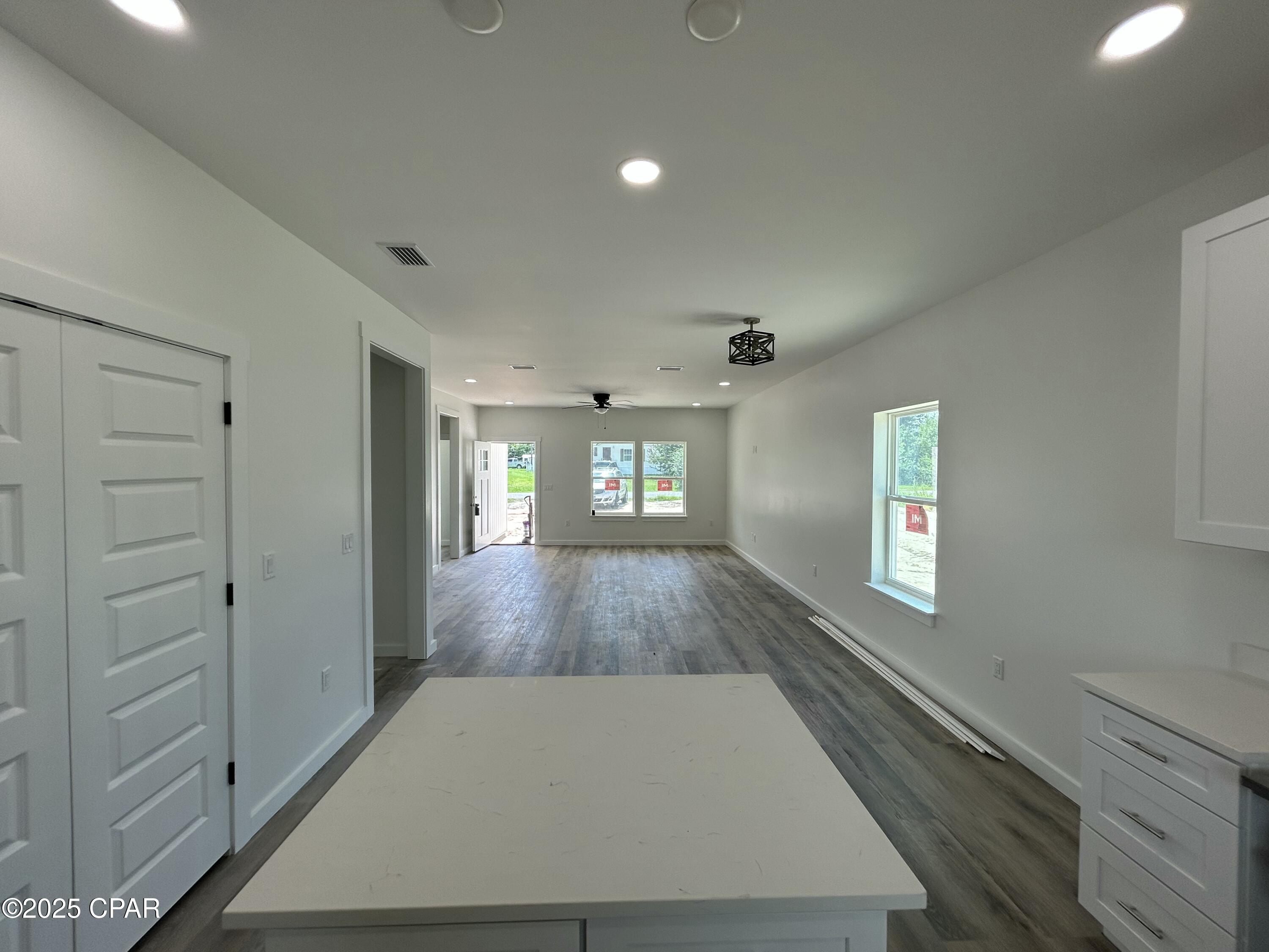 Listing photo id 7 for 5114 Debi Road