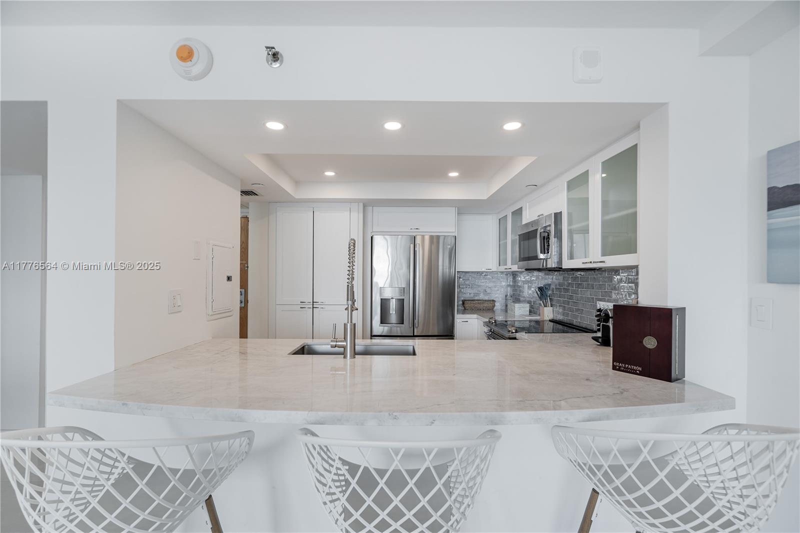 400 S Pointe Dr #702, Miami Beach FL 33139