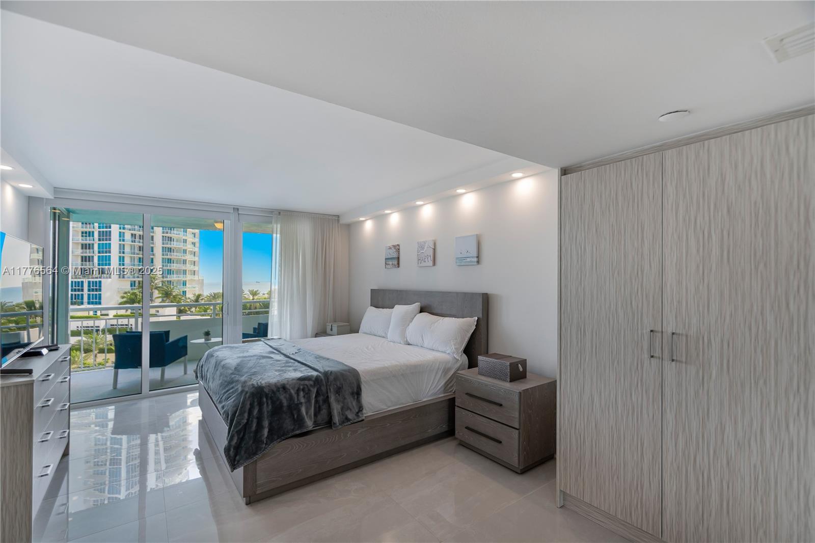 400 S Pointe Dr #702, Miami Beach FL 33139