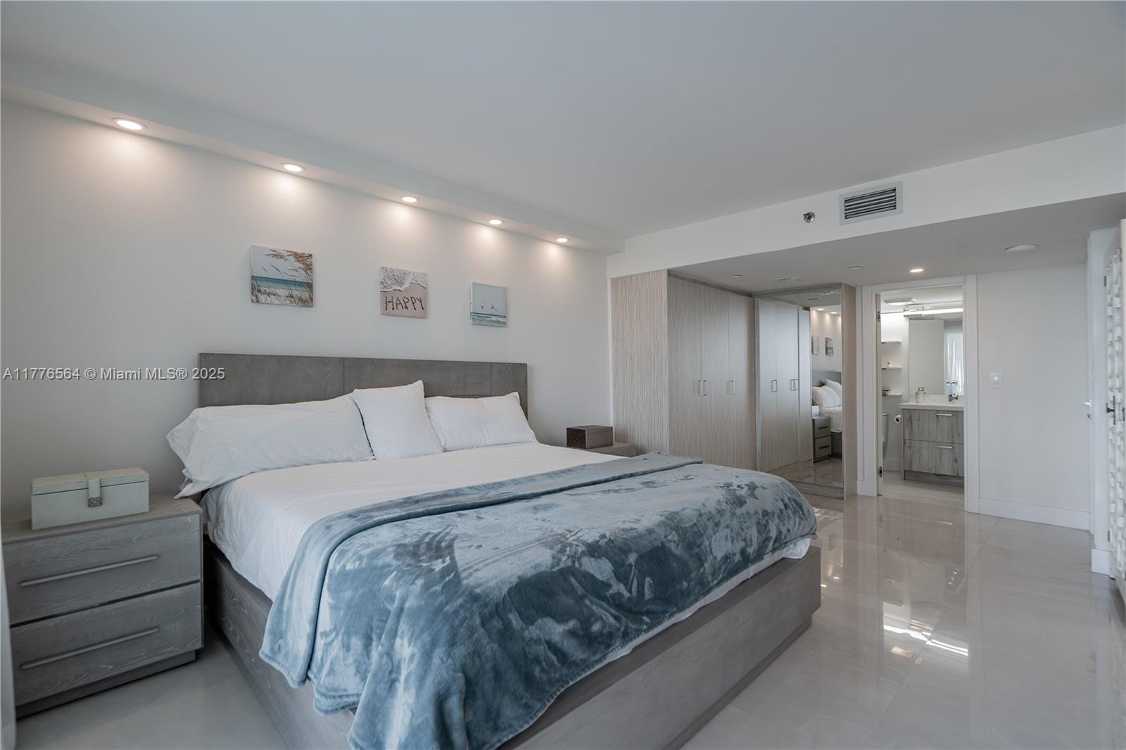 400 S Pointe Dr #702, Miami Beach FL 33139