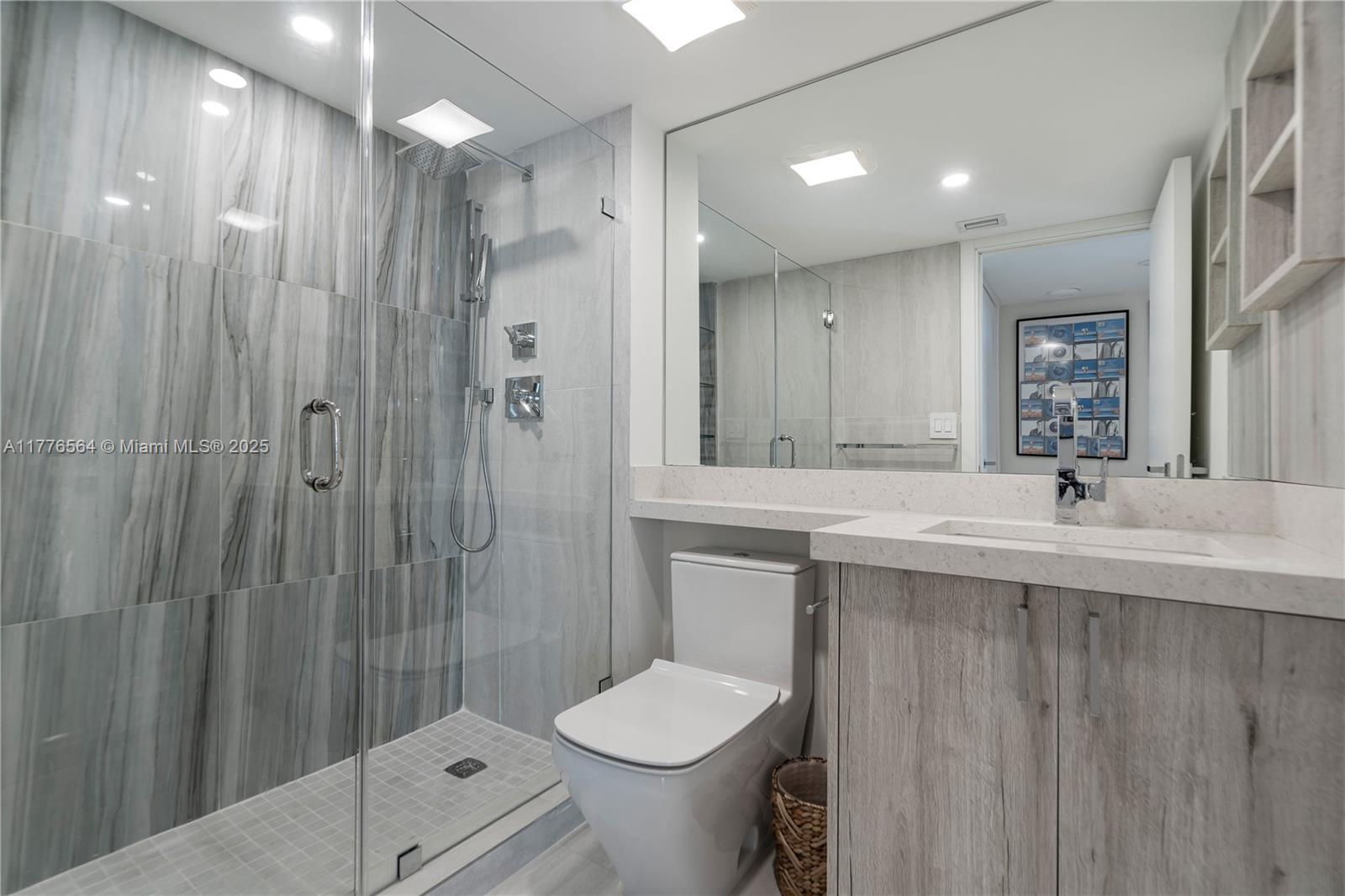 400 S Pointe Dr #702, Miami Beach FL 33139