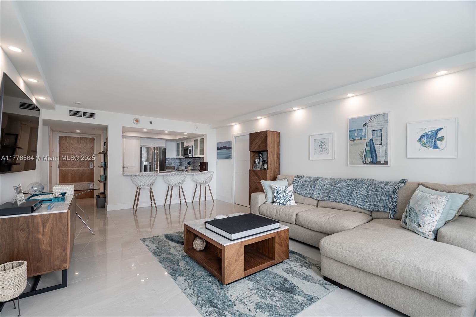 400 S Pointe Dr #702, Miami Beach FL 33139