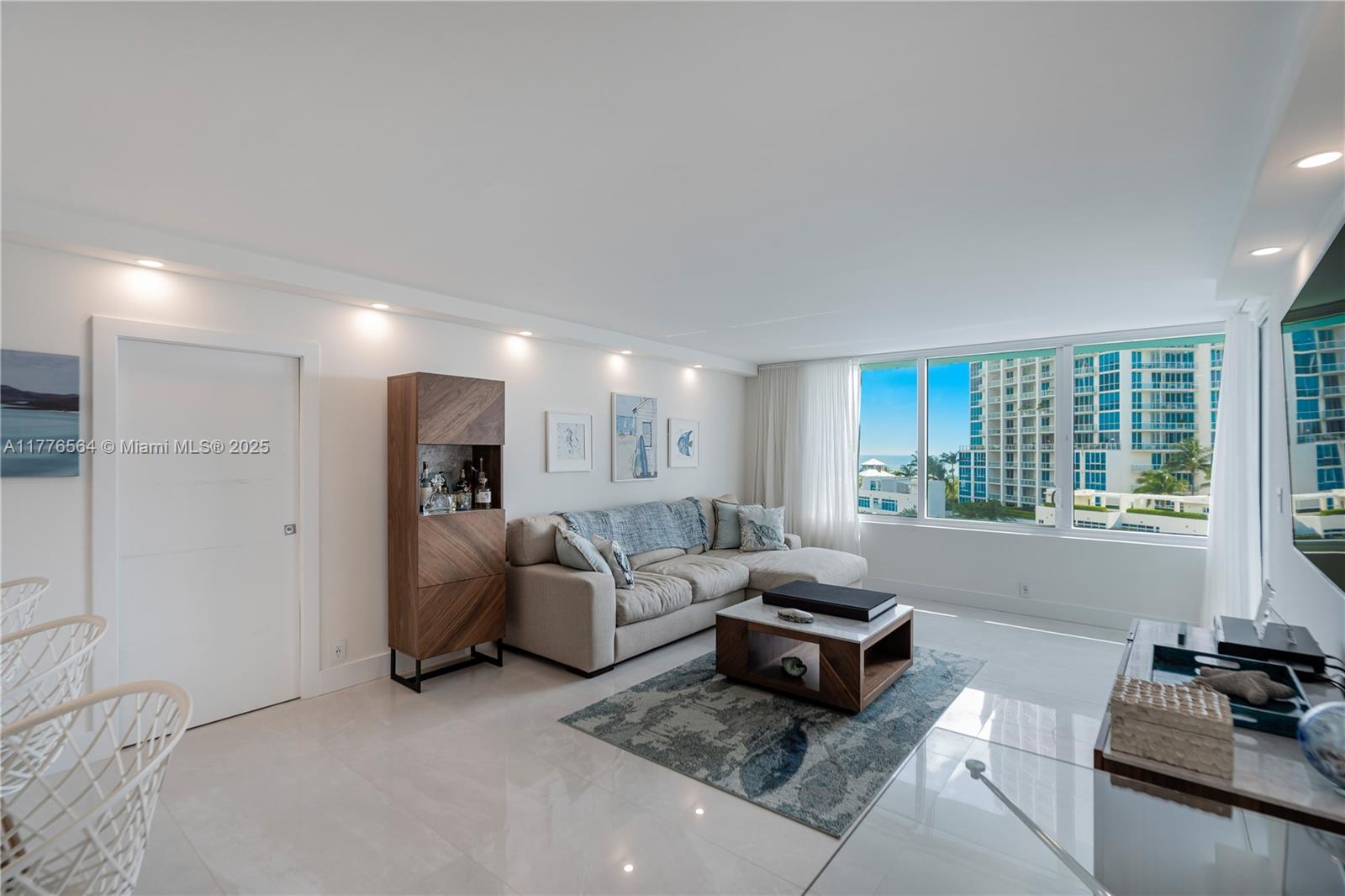 400 S Pointe Dr #702, Miami Beach FL 33139