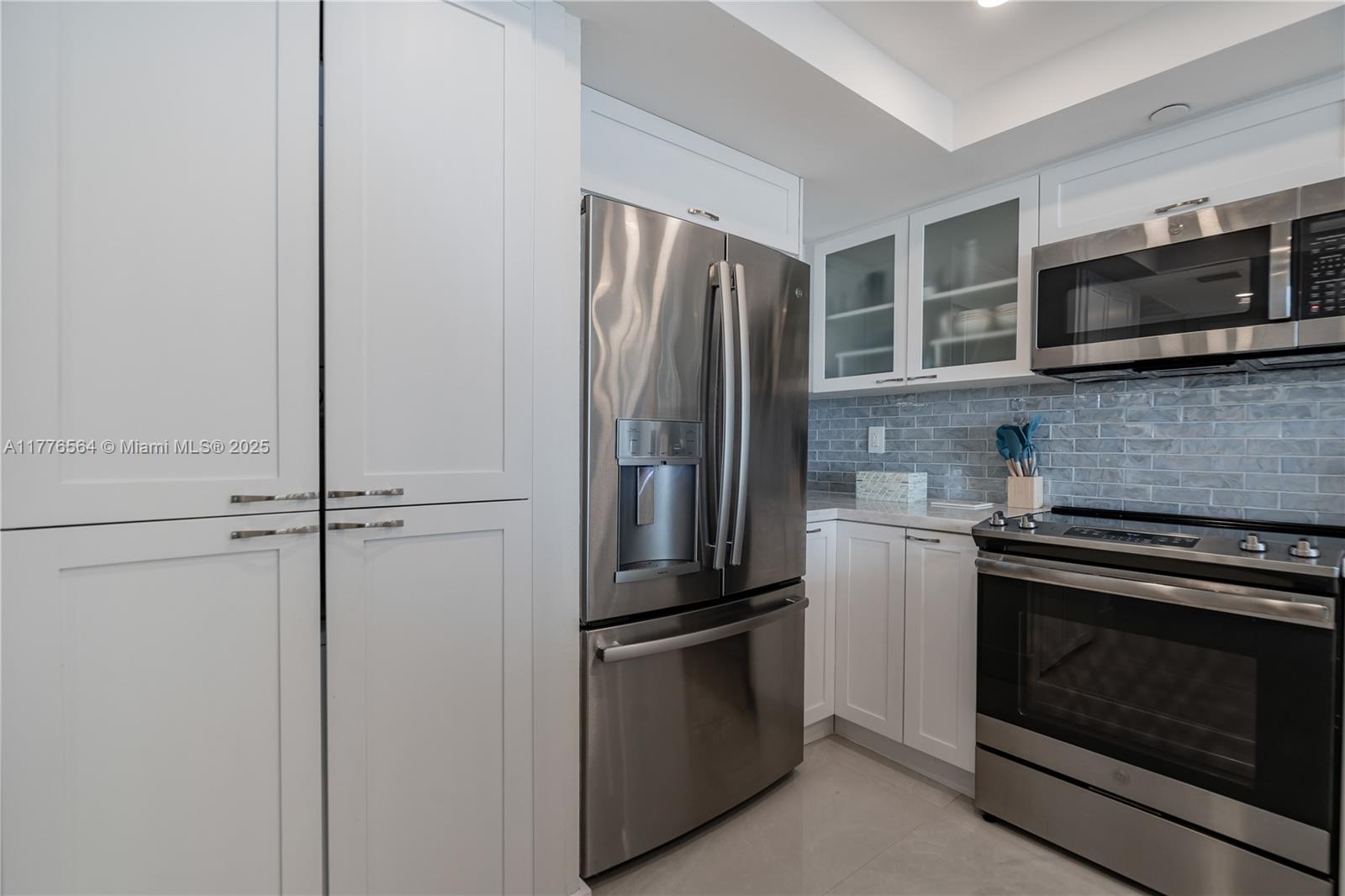 400 S Pointe Dr #702, Miami Beach FL 33139