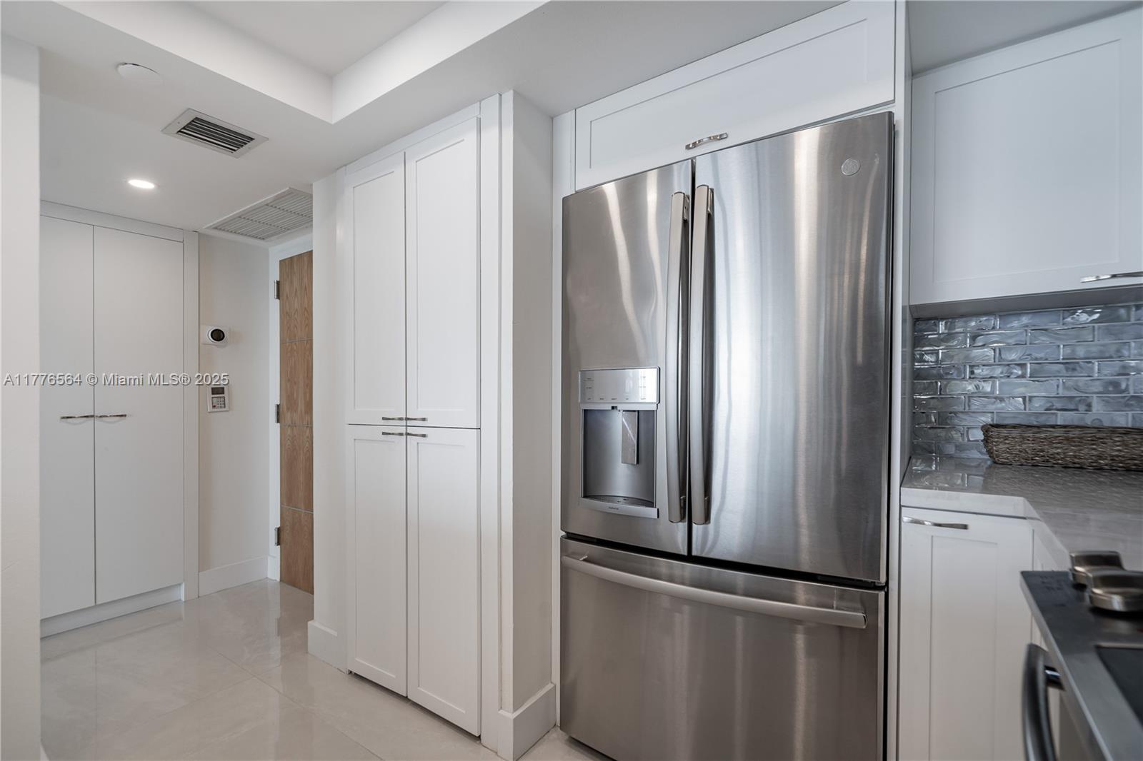 400 S Pointe Dr #702, Miami Beach FL 33139