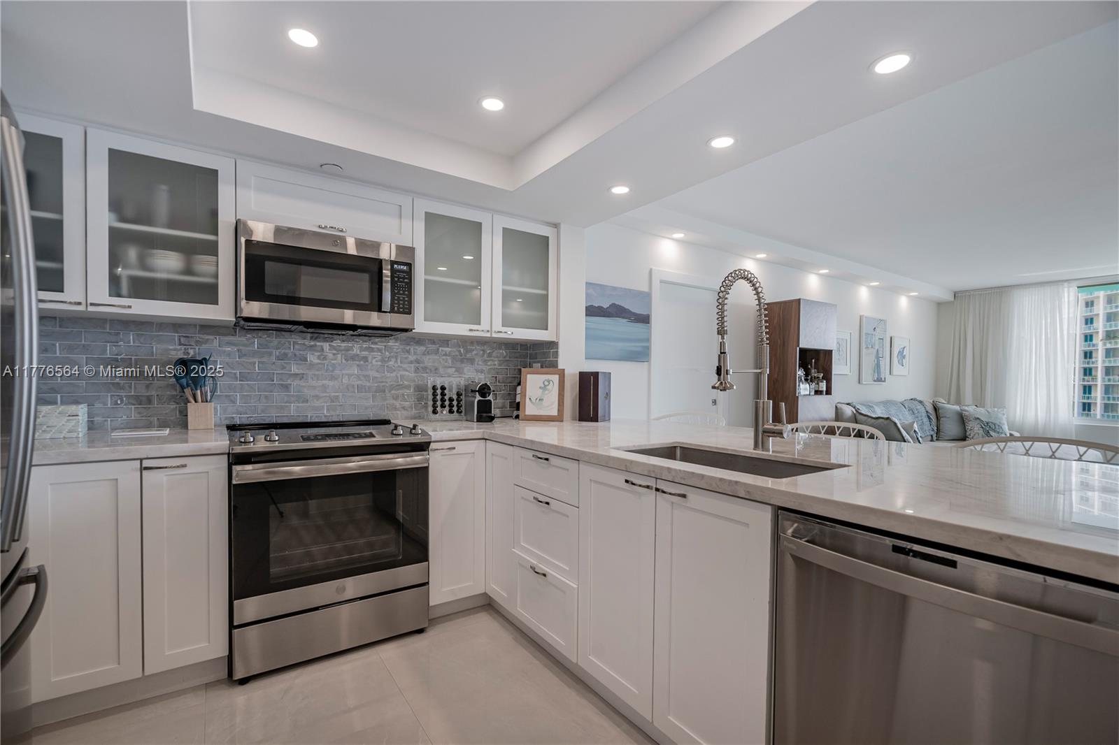 400 S Pointe Dr #702, Miami Beach FL 33139