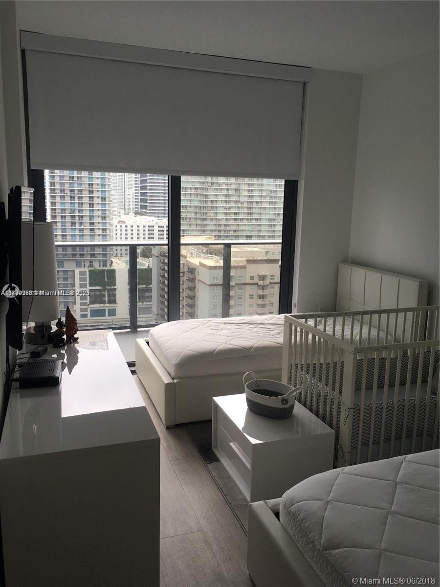 45 SW 9th St #1903, Miami FL 33130
