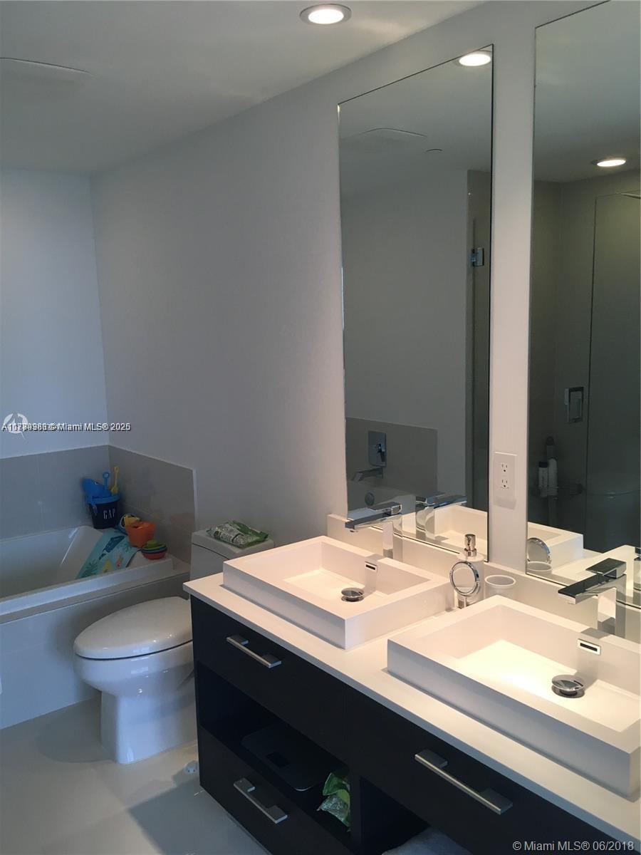 45 SW 9th St #1903, Miami FL 33130