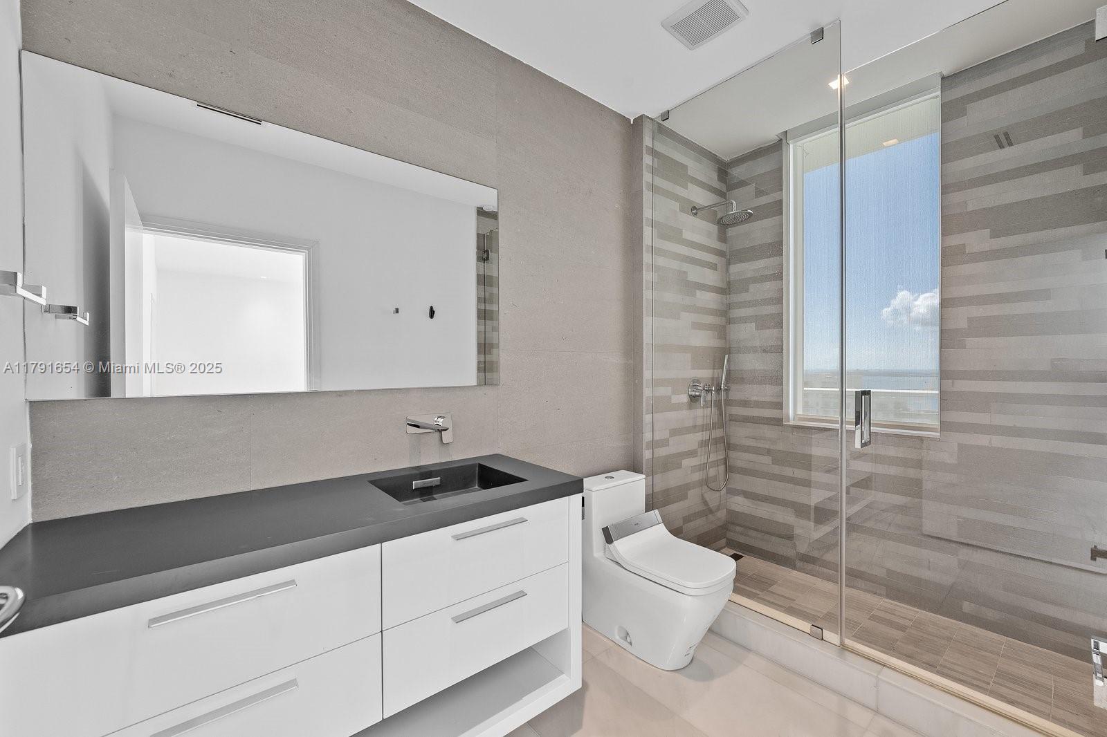 300 S Biscayne Blvd #PH-3902, Miami FL 33131