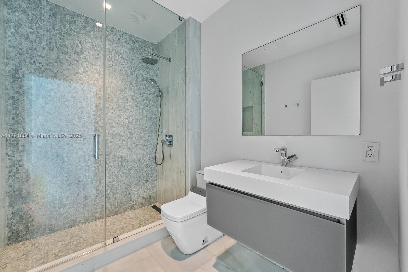 300 S Biscayne Blvd #PH-3902, Miami FL 33131