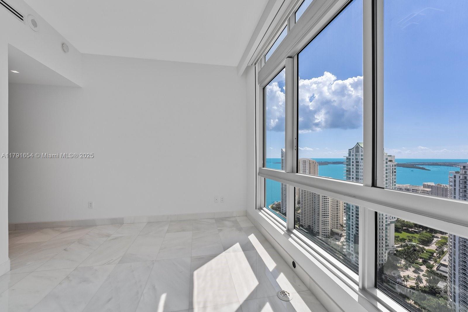 300 S Biscayne Blvd #PH-3902, Miami FL 33131