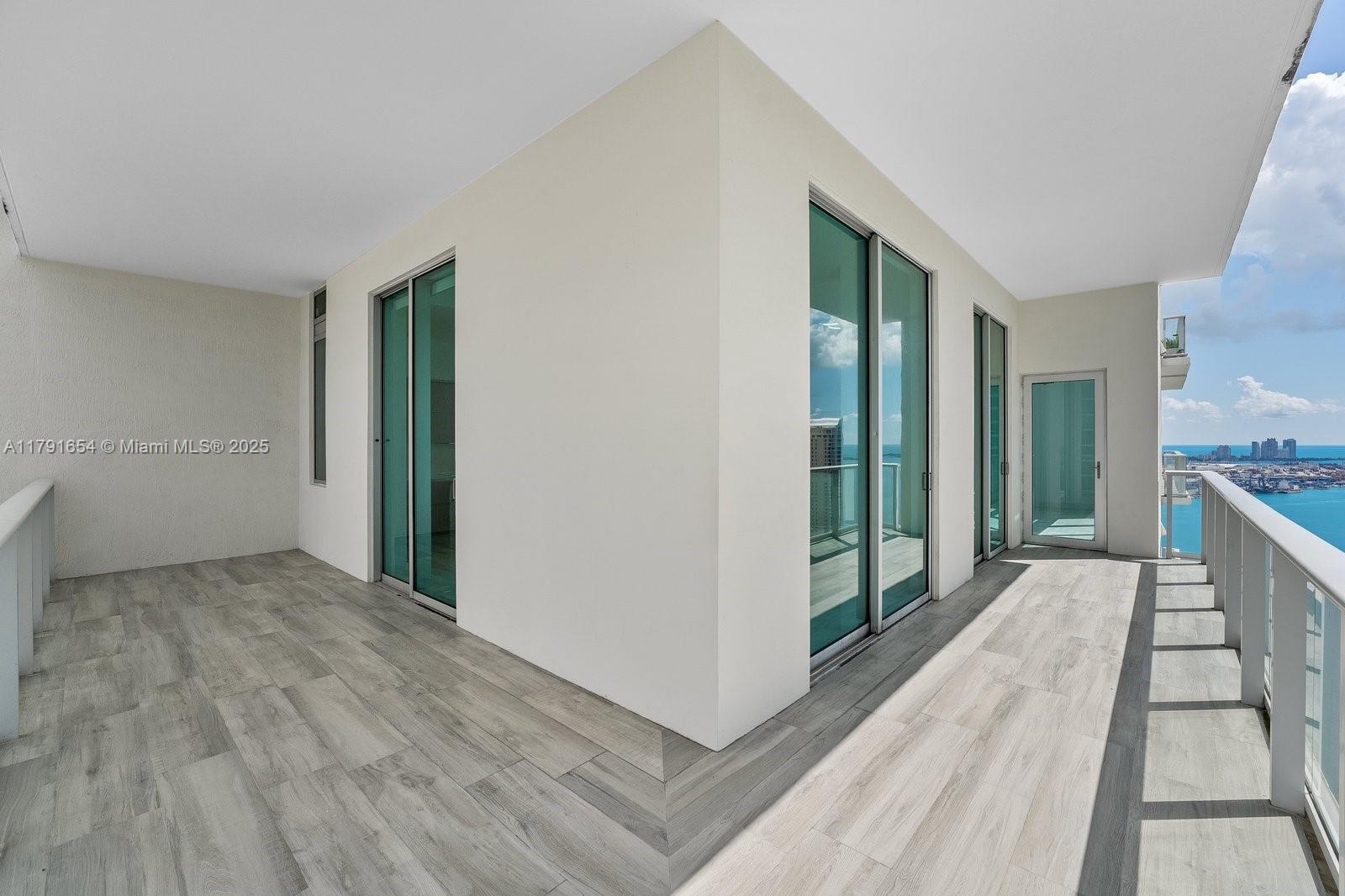 300 S Biscayne Blvd #PH-3902, Miami FL 33131