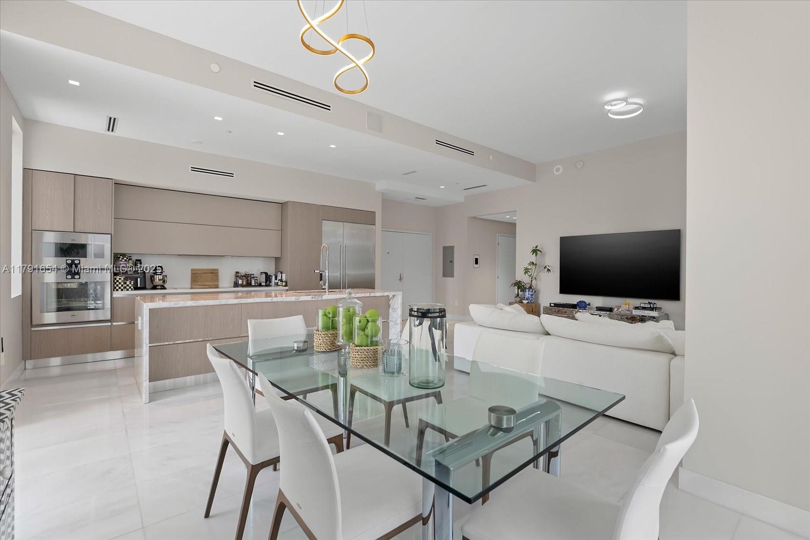 300 S Biscayne Blvd #PH-3902, Miami FL 33131
