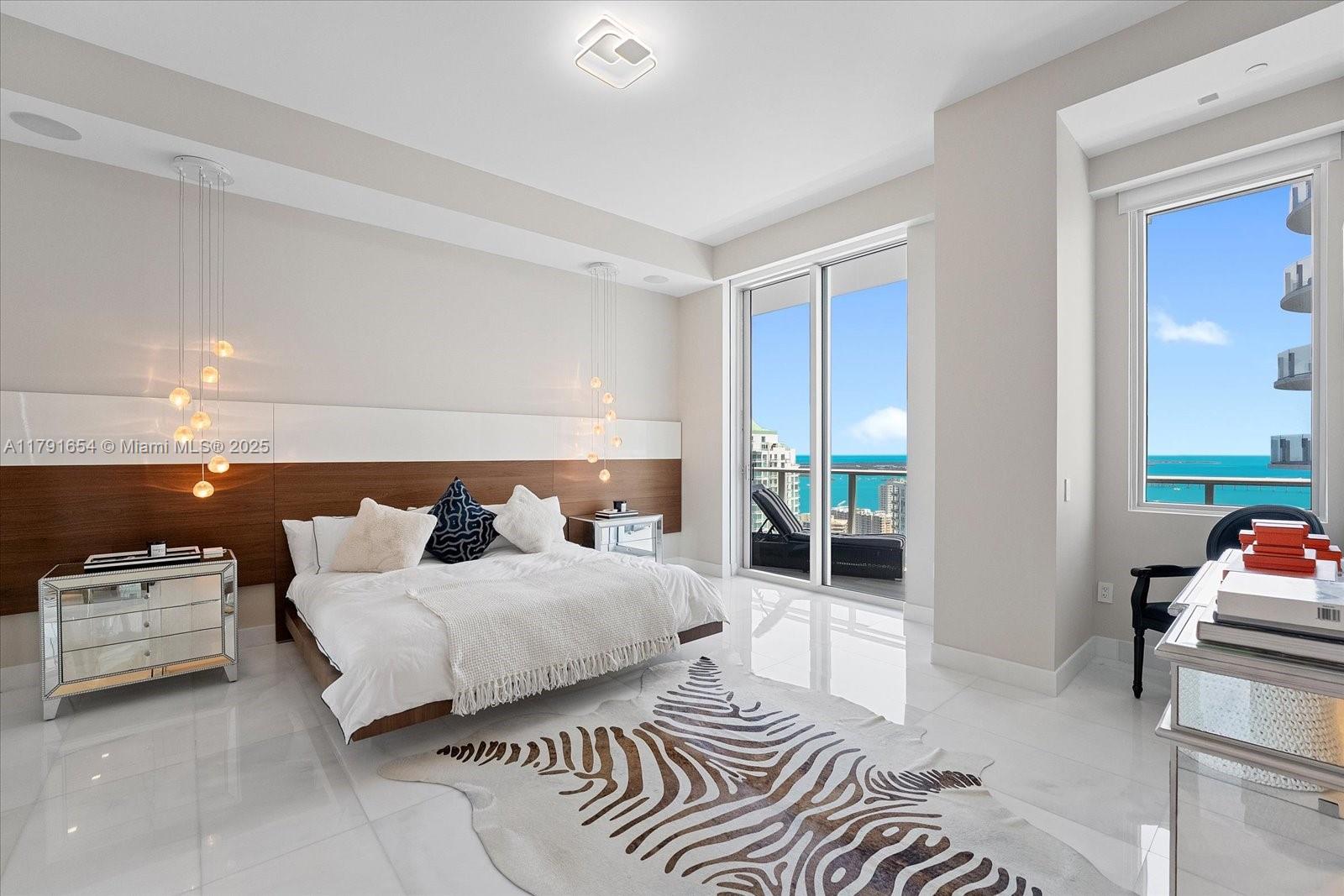 300 S Biscayne Blvd #PH-3902, Miami FL 33131