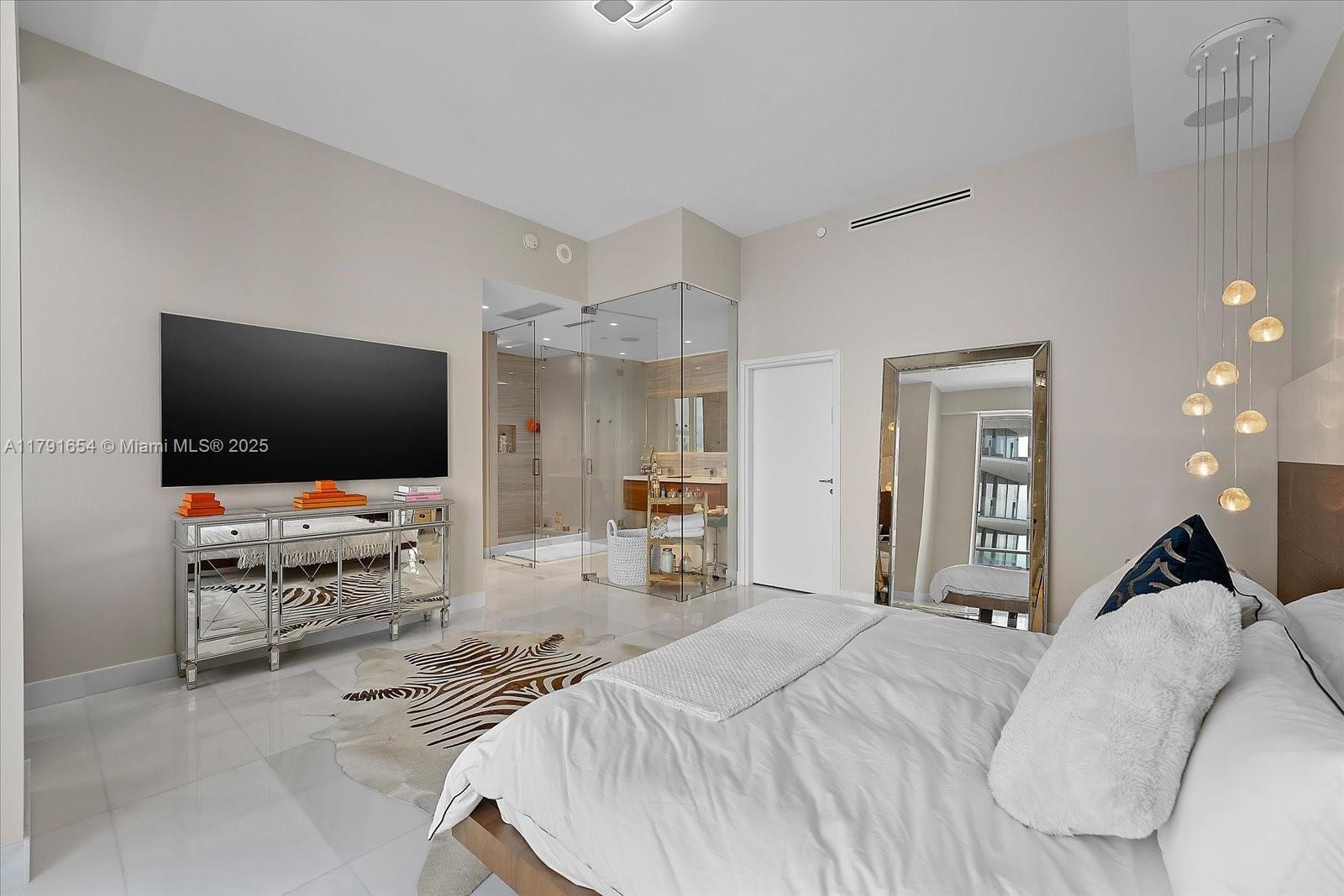 300 S Biscayne Blvd #PH-3902, Miami FL 33131