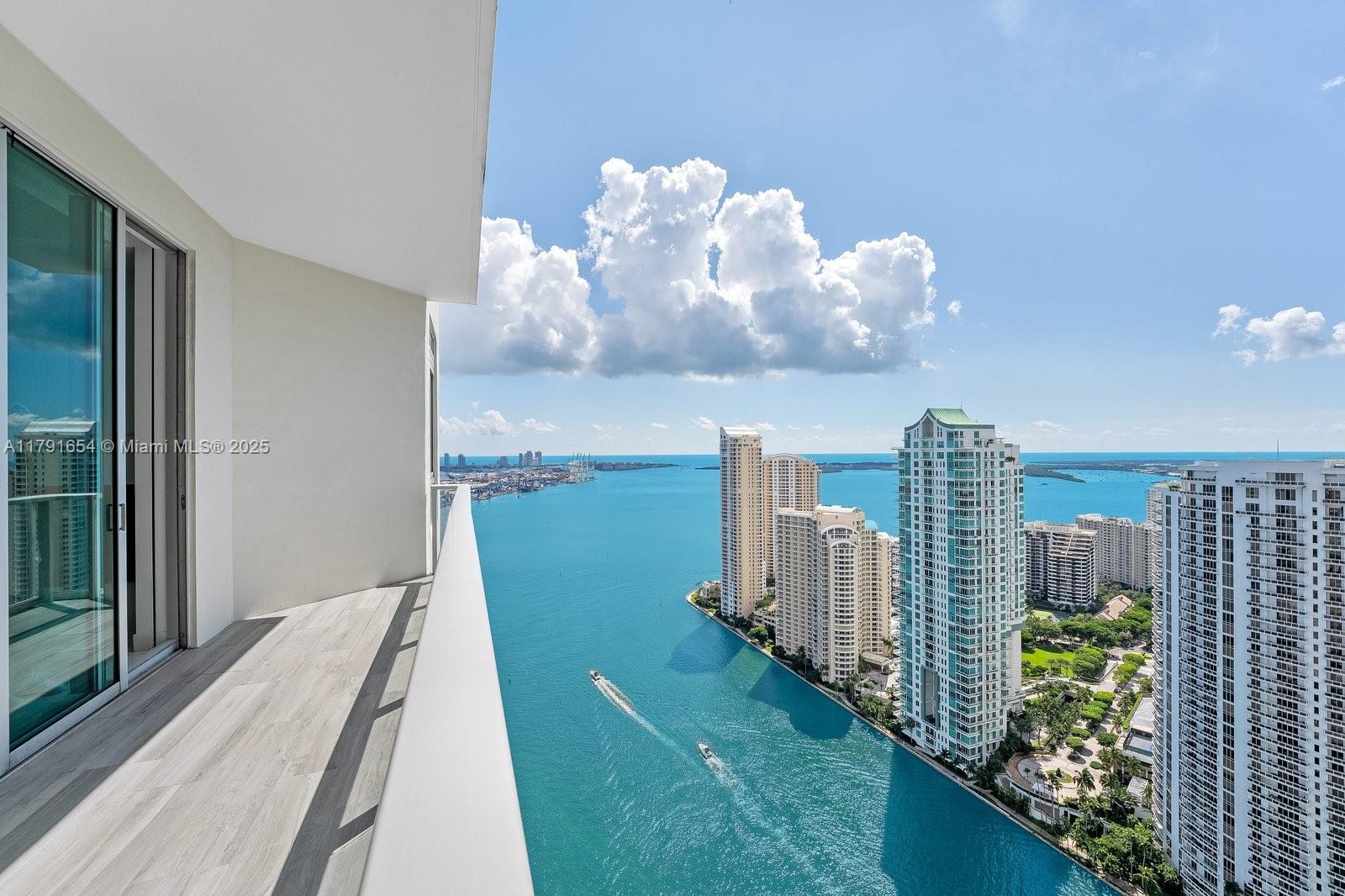 300 S Biscayne Blvd #PH-3902, Miami FL 33131