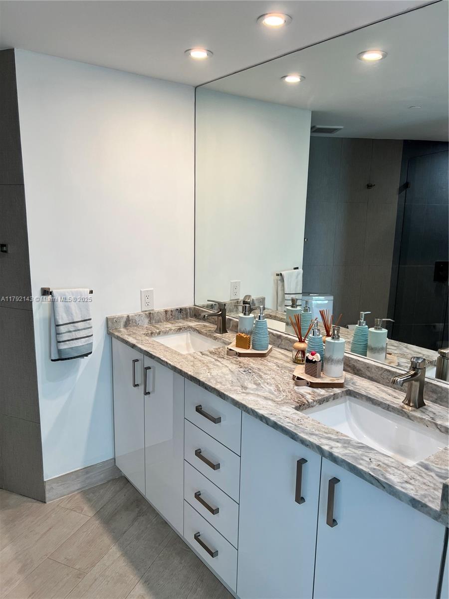2475 Brickell Ave #2207, Miami FL 33129