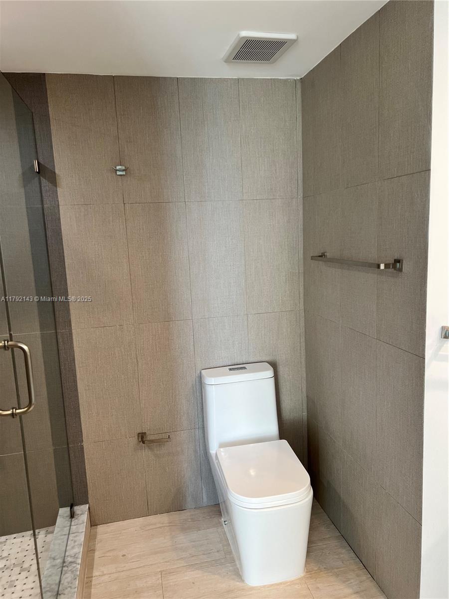 2475 Brickell Ave #2207, Miami FL 33129