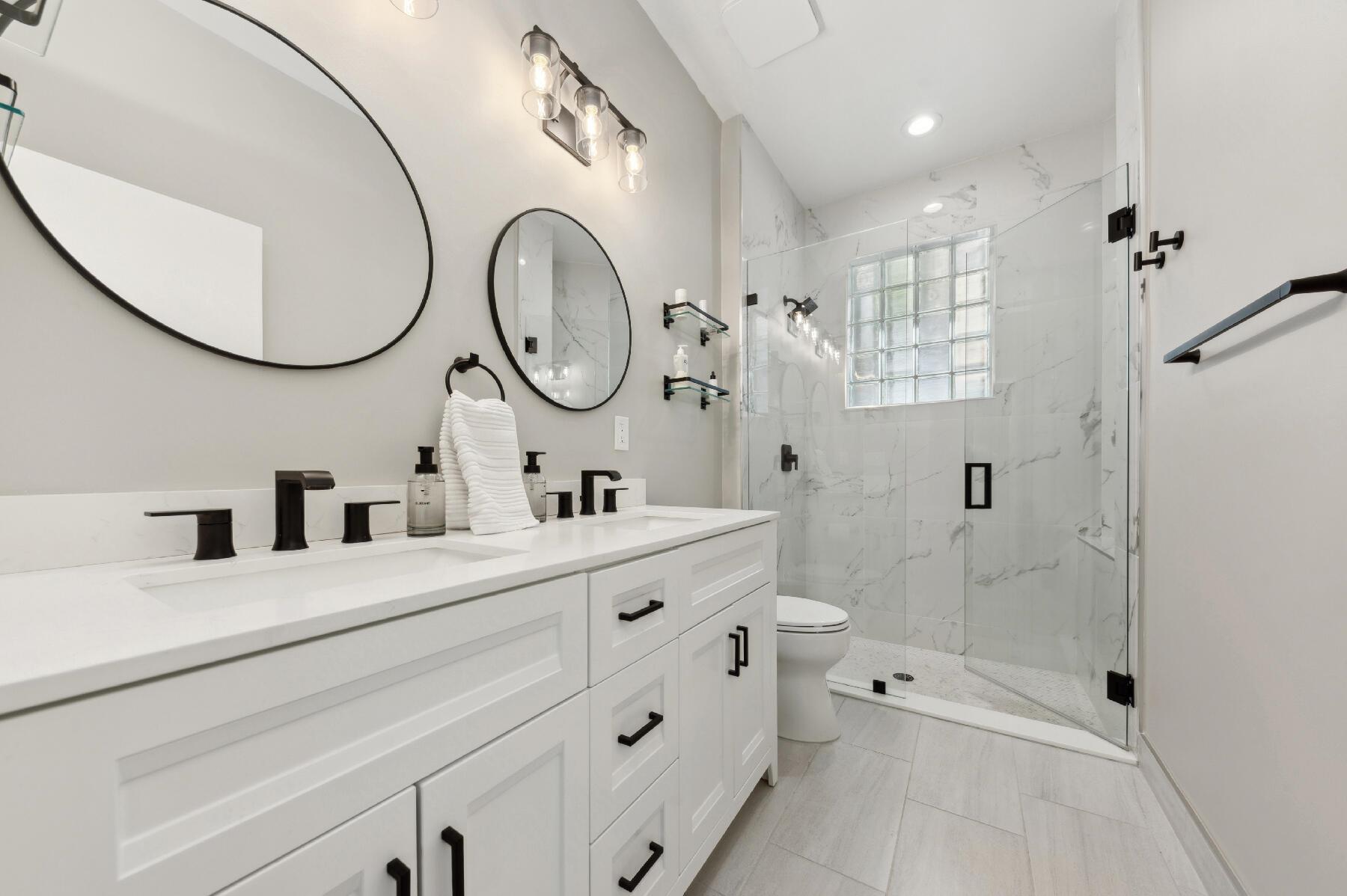 Photo 11 of home located at 175 Harbor Lake Circle, Greenacres FL