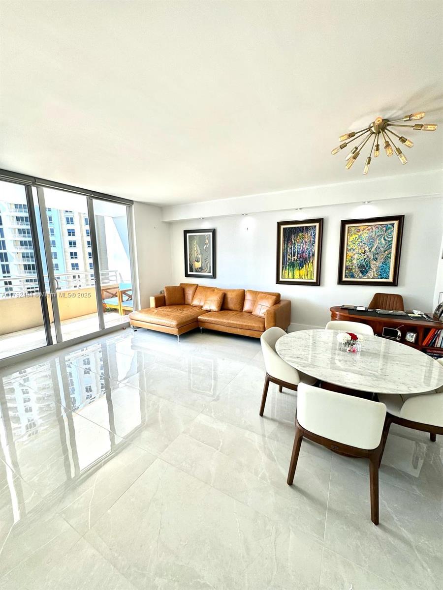 Apartamento à Venda em Miami, FL