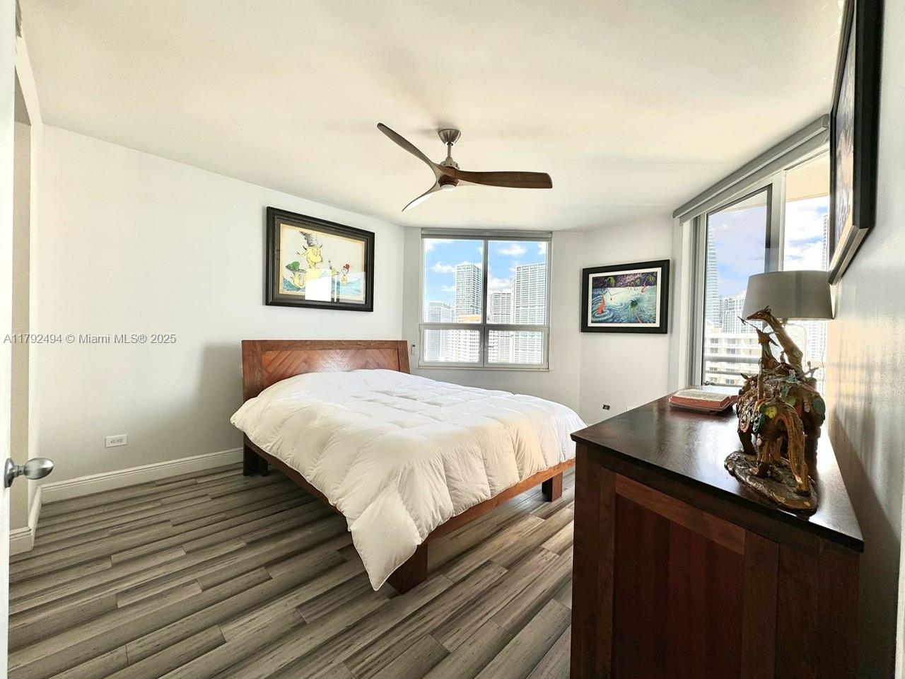 Apartamento à Venda em Miami, FL