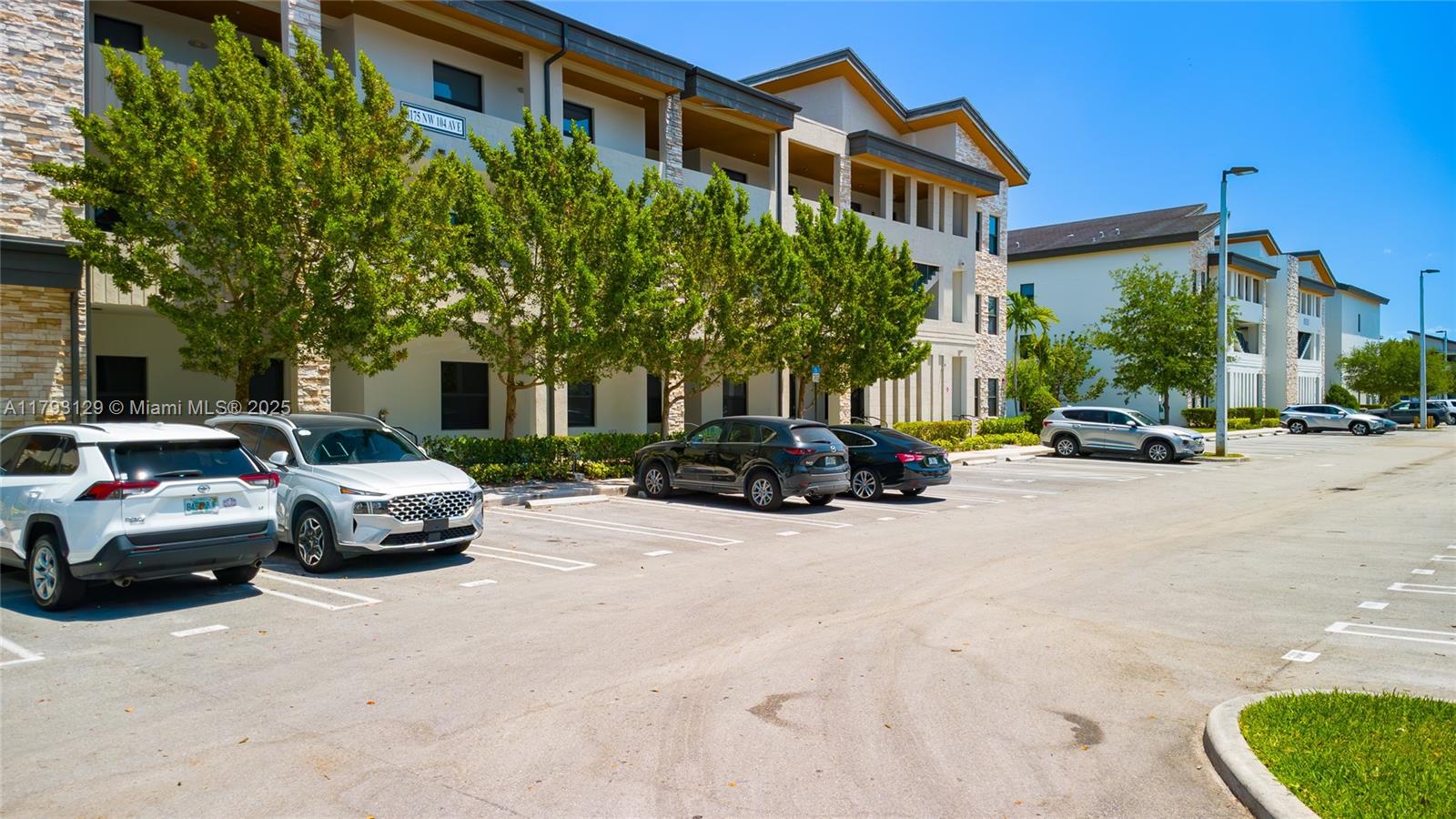 Apex At Park Central Cond