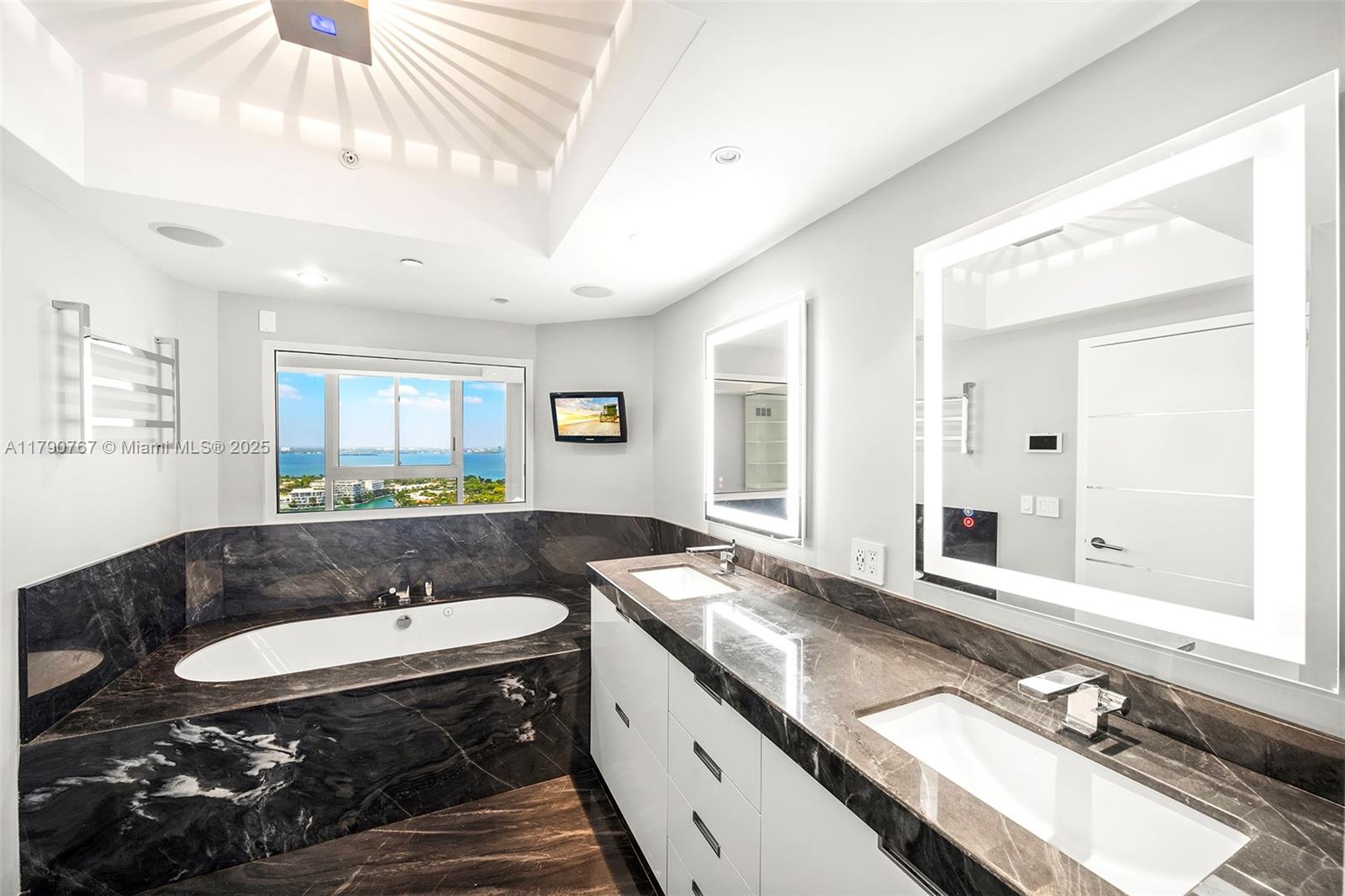 4779 Collins Ave #3405, Miami Beach FL 33140