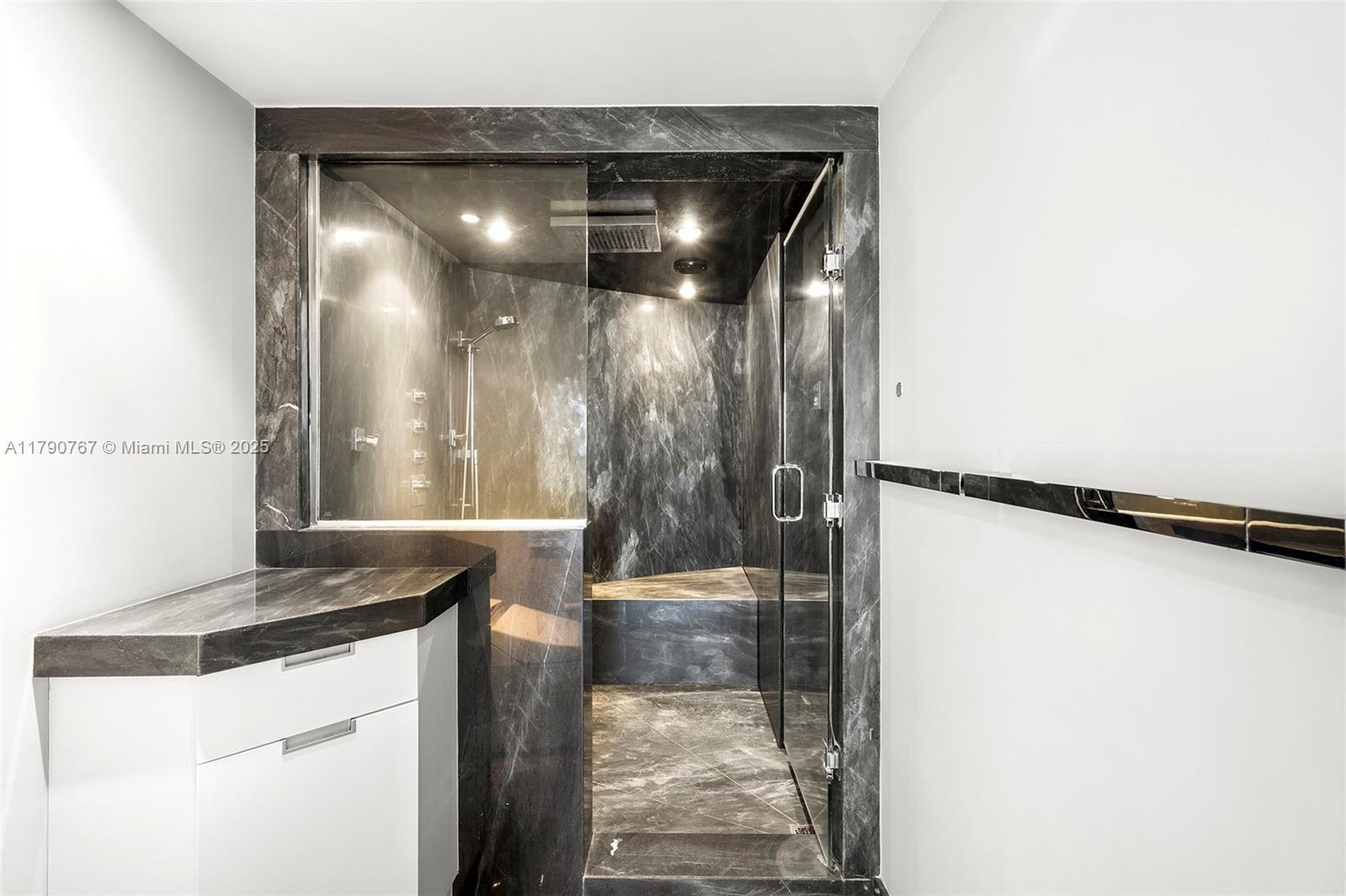 4779 Collins Ave #3405, Miami Beach FL 33140