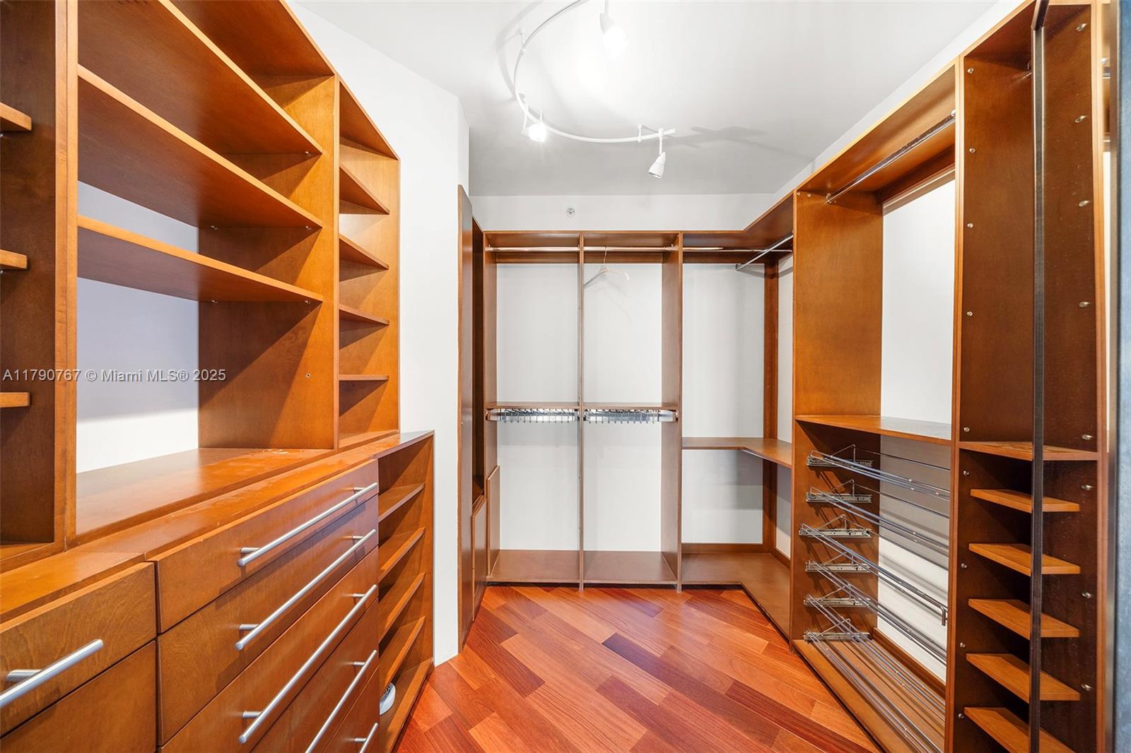 4779 Collins Ave #3405, Miami Beach FL 33140