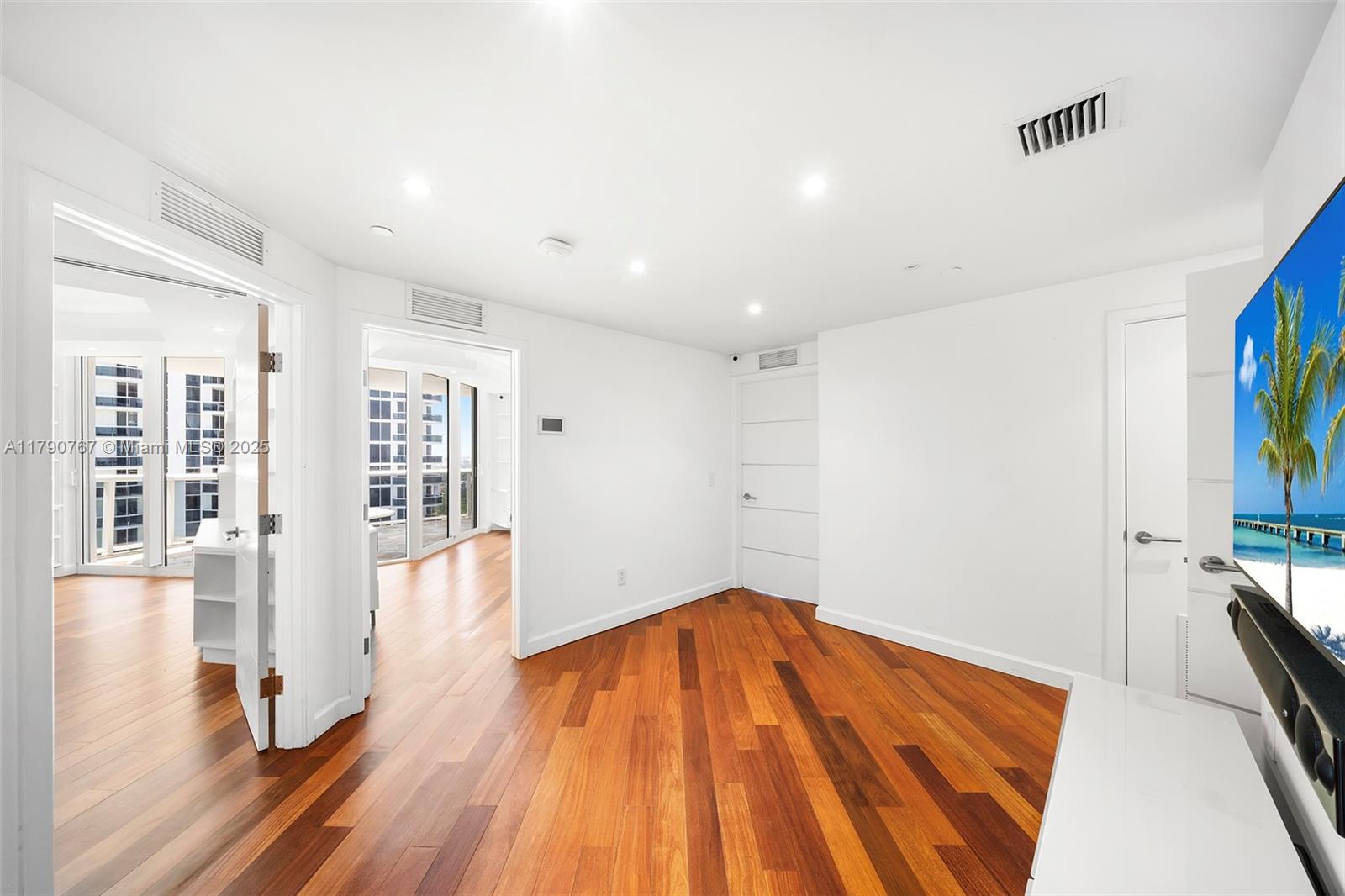 4779 Collins Ave #3405, Miami Beach FL 33140