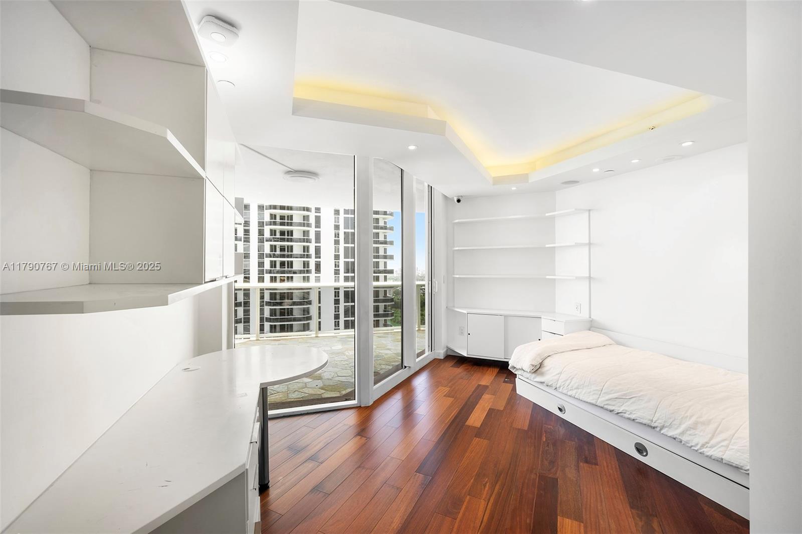 4779 Collins Ave #3405, Miami Beach FL 33140