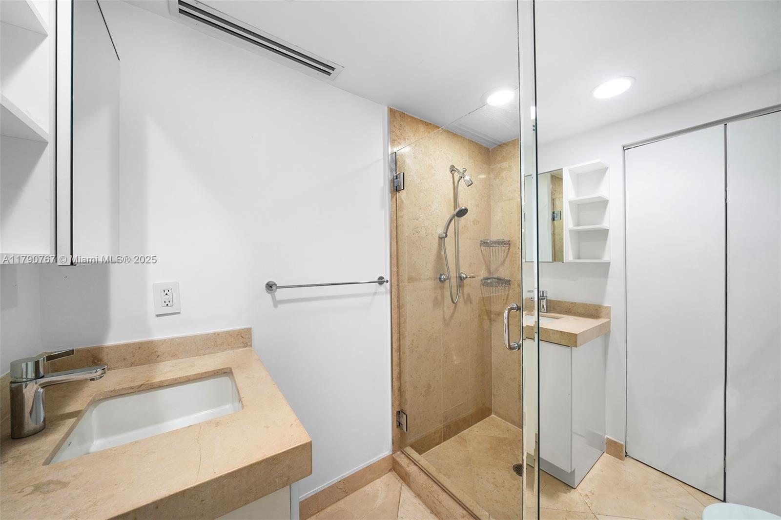 4779 Collins Ave #3405, Miami Beach FL 33140
