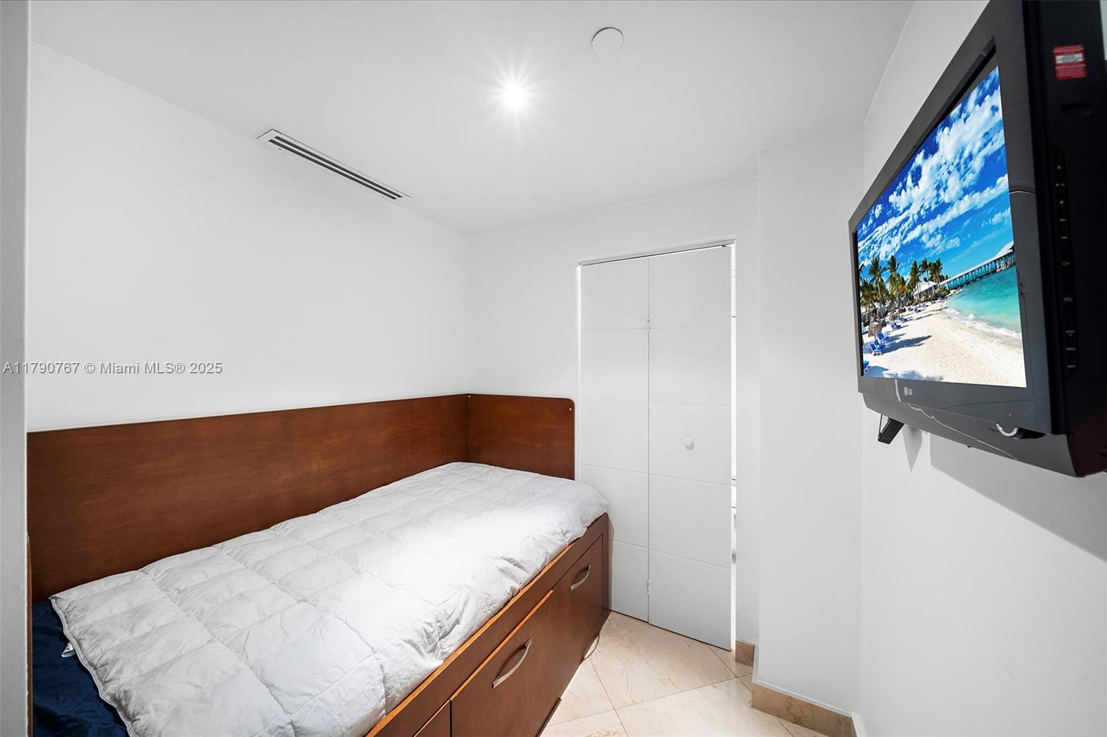 4779 Collins Ave #3405, Miami Beach FL 33140