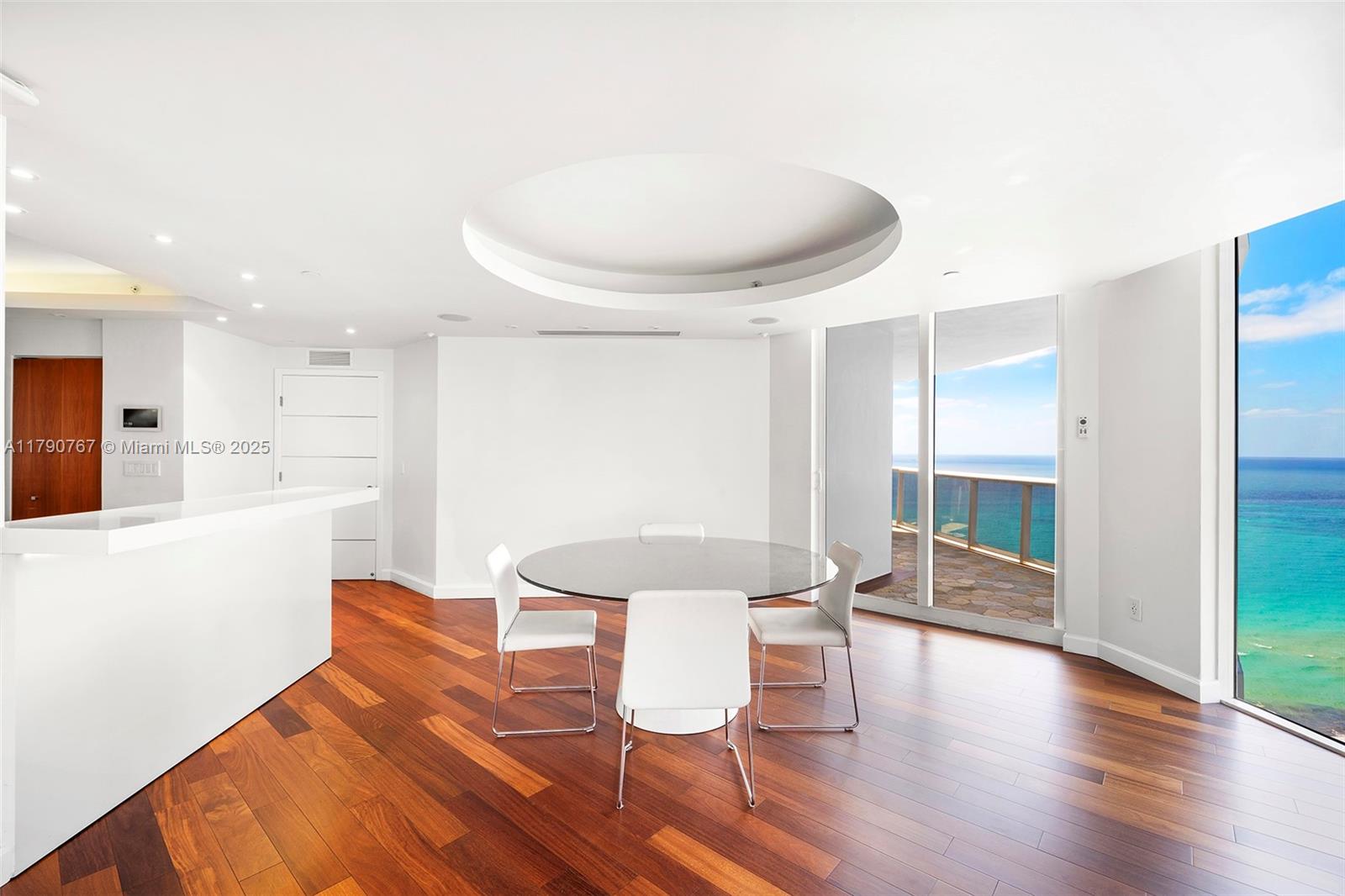 4779 Collins Ave #3405, Miami Beach FL 33140