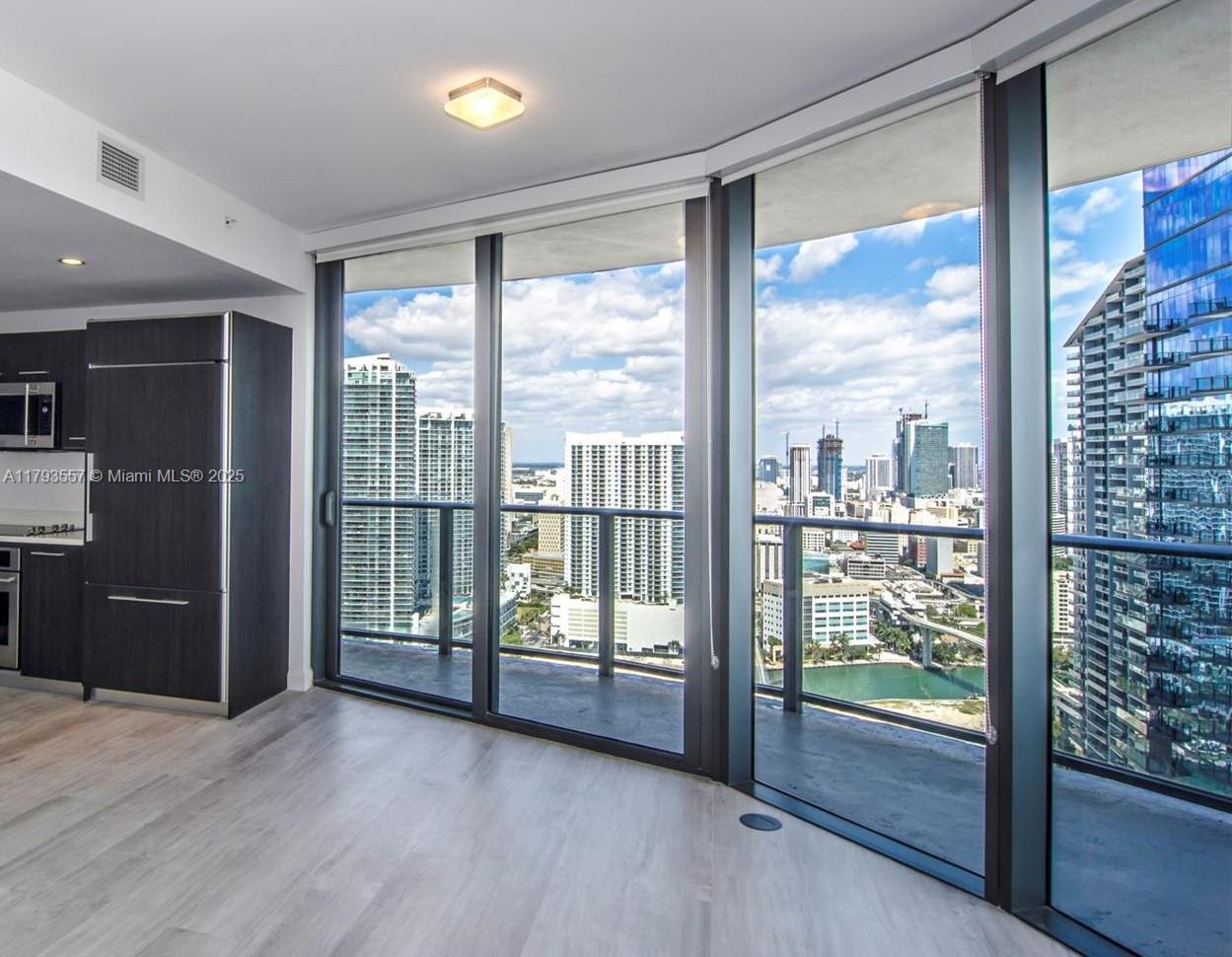 45 SW 9th St #3501, Miami FL 33130