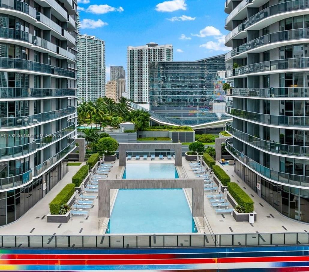 45 SW 9th St #3501, Miami FL 33130
