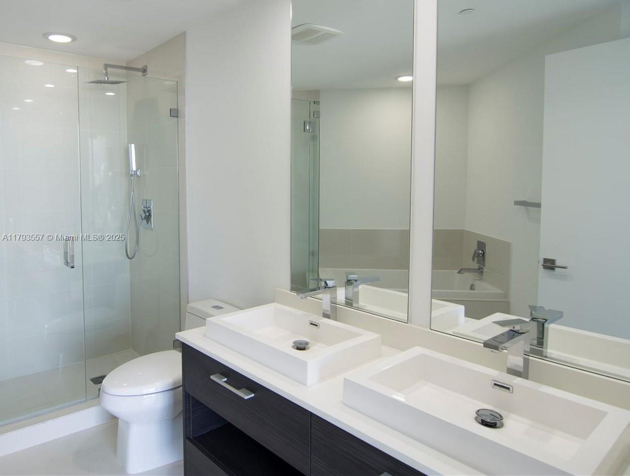 45 SW 9th St #3501, Miami FL 33130