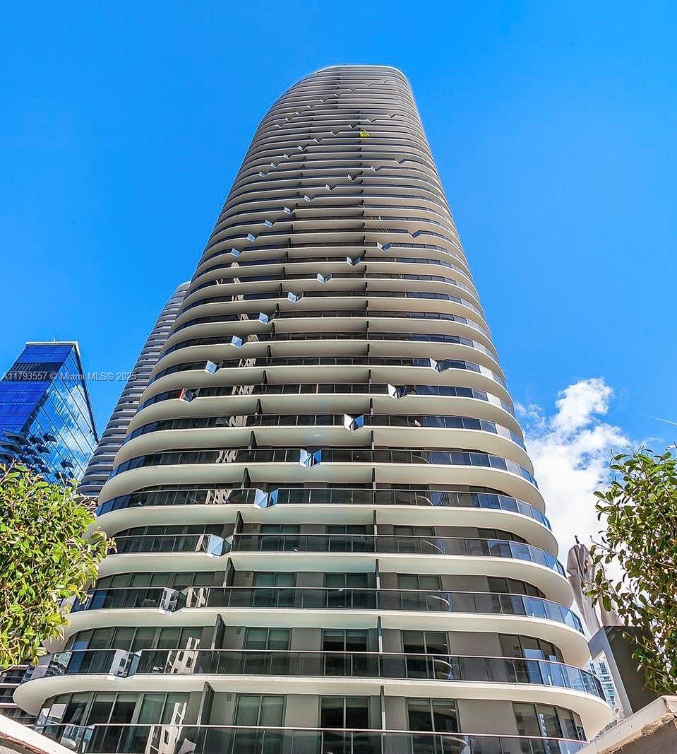 45 SW 9th St #3501, Miami FL 33130