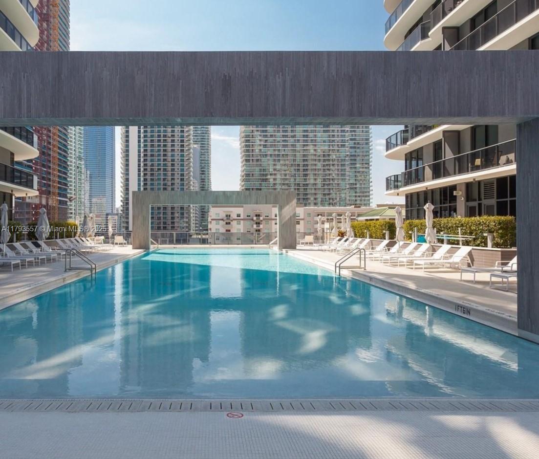 45 SW 9th St #3501, Miami FL 33130