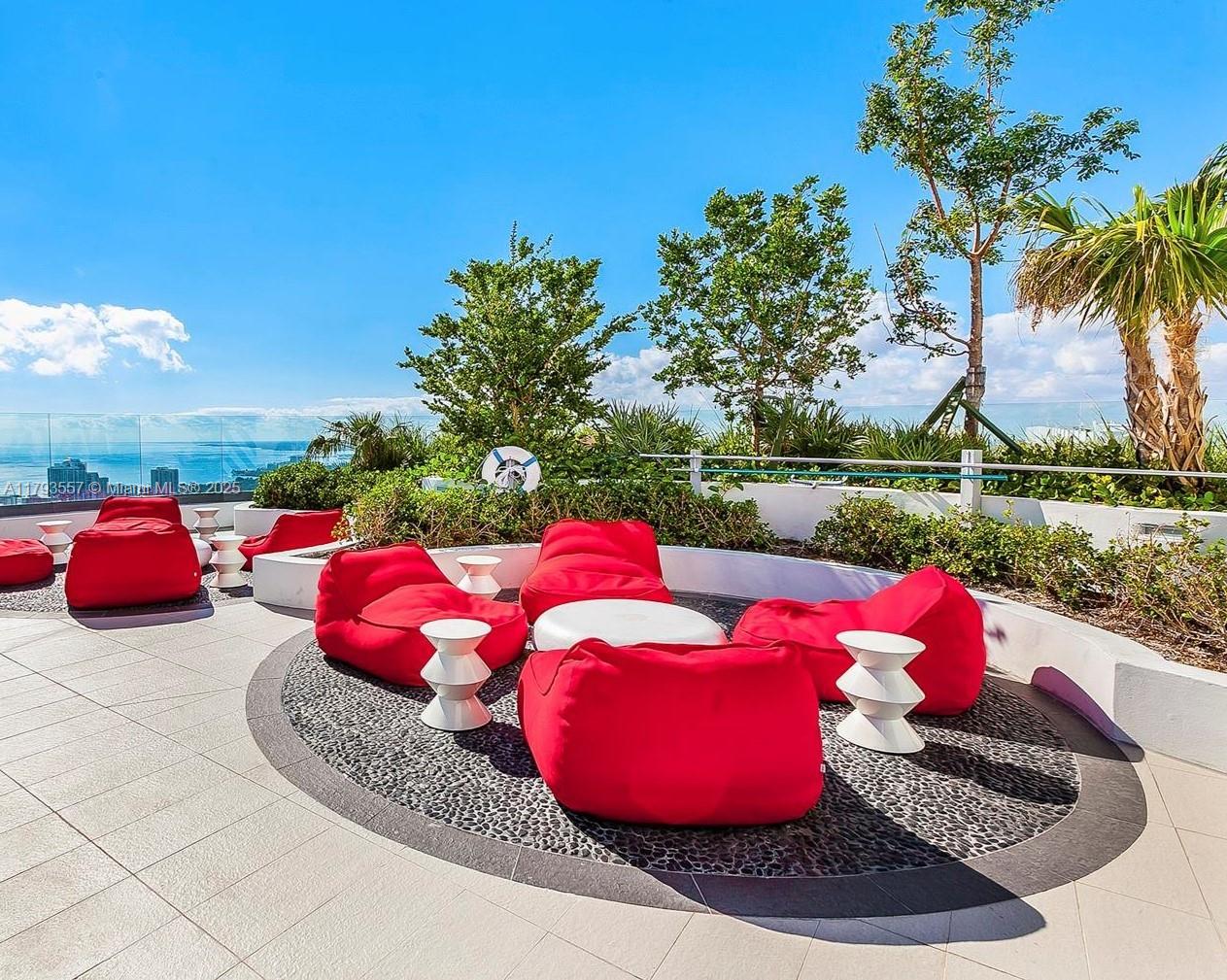45 SW 9th St #3501, Miami FL 33130