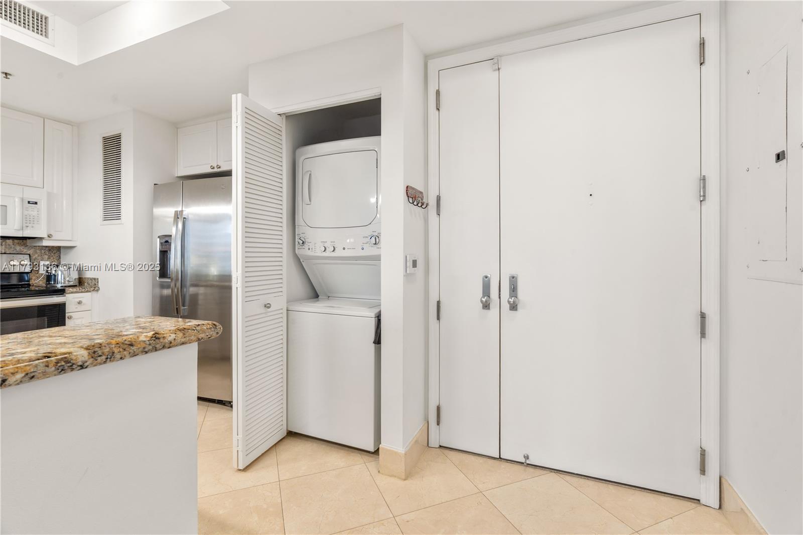 808 Brickell Key Dr #707, Miami FL 33131