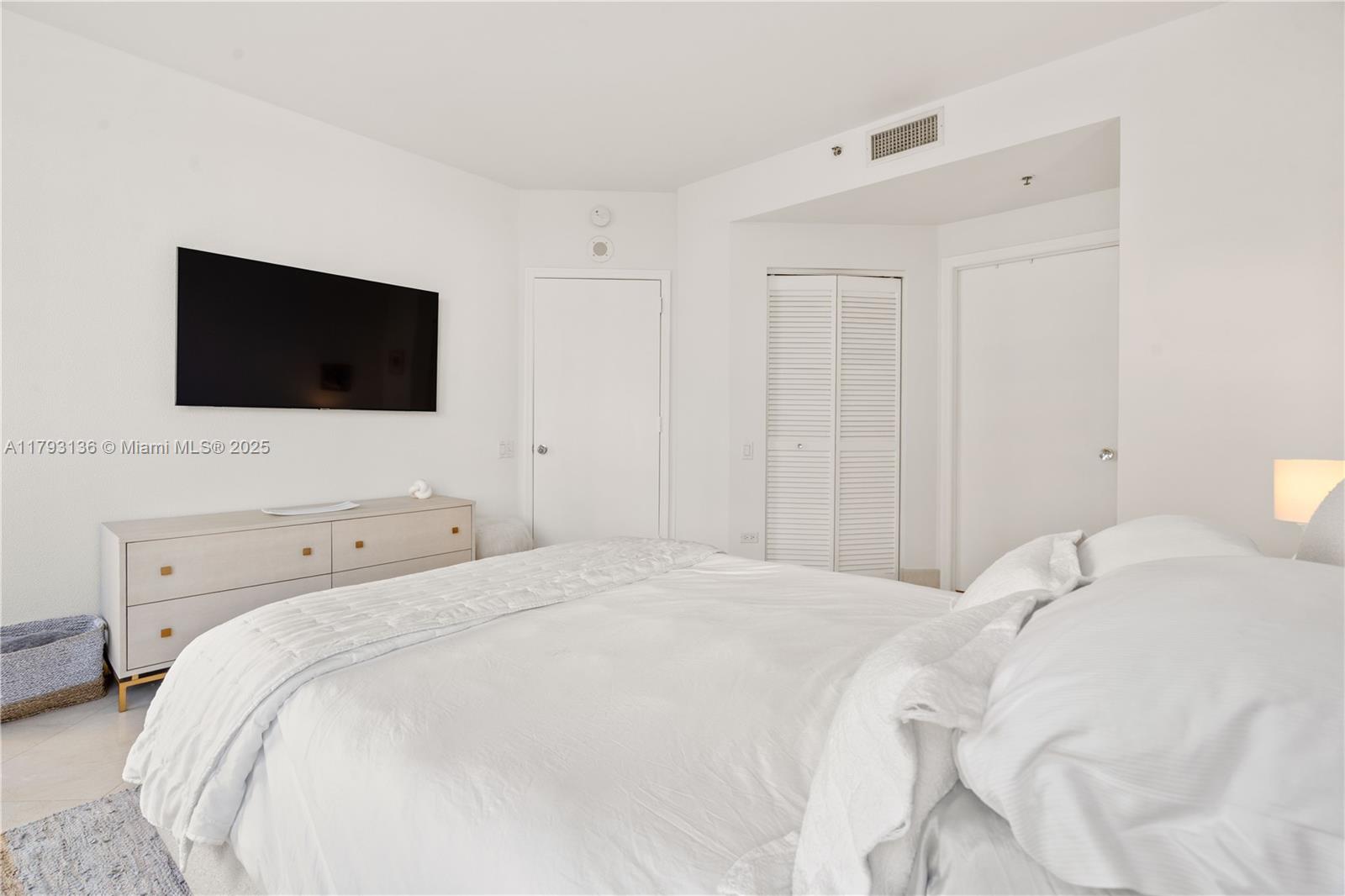 808 Brickell Key Dr #707, Miami FL 33131