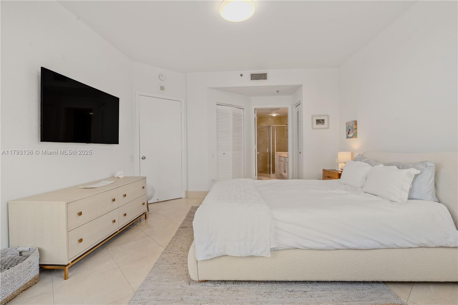808 Brickell Key Dr #707, Miami FL 33131
