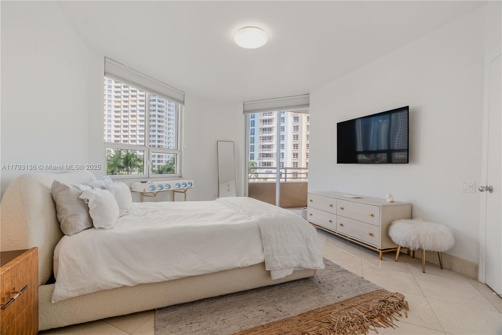 808 Brickell Key Dr #707, Miami FL 33131