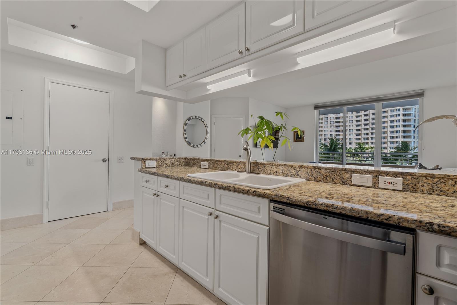808 Brickell Key Dr #707, Miami FL 33131